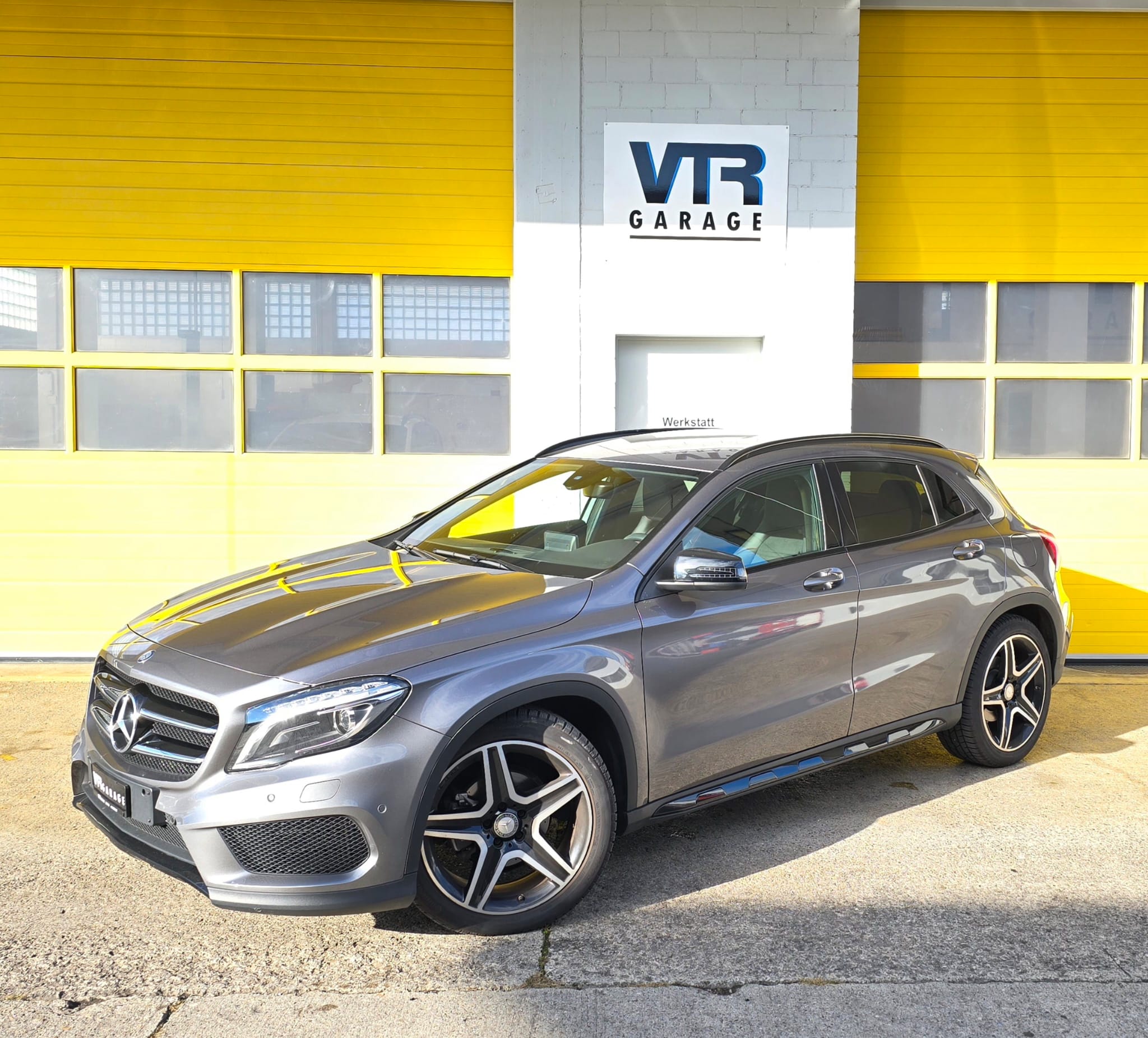 MERCEDES-BENZ GLA 200 AMG Line 7G-DCT