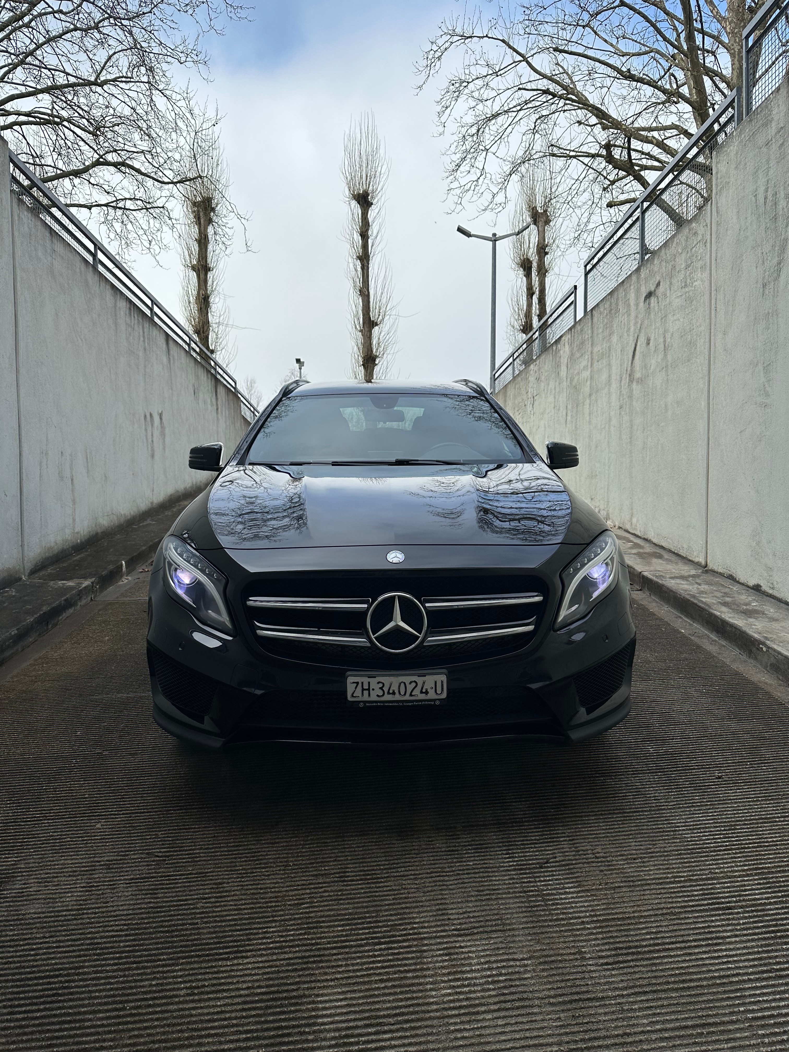 MERCEDES-BENZ GLA 200 AMG Line 7G-DCT