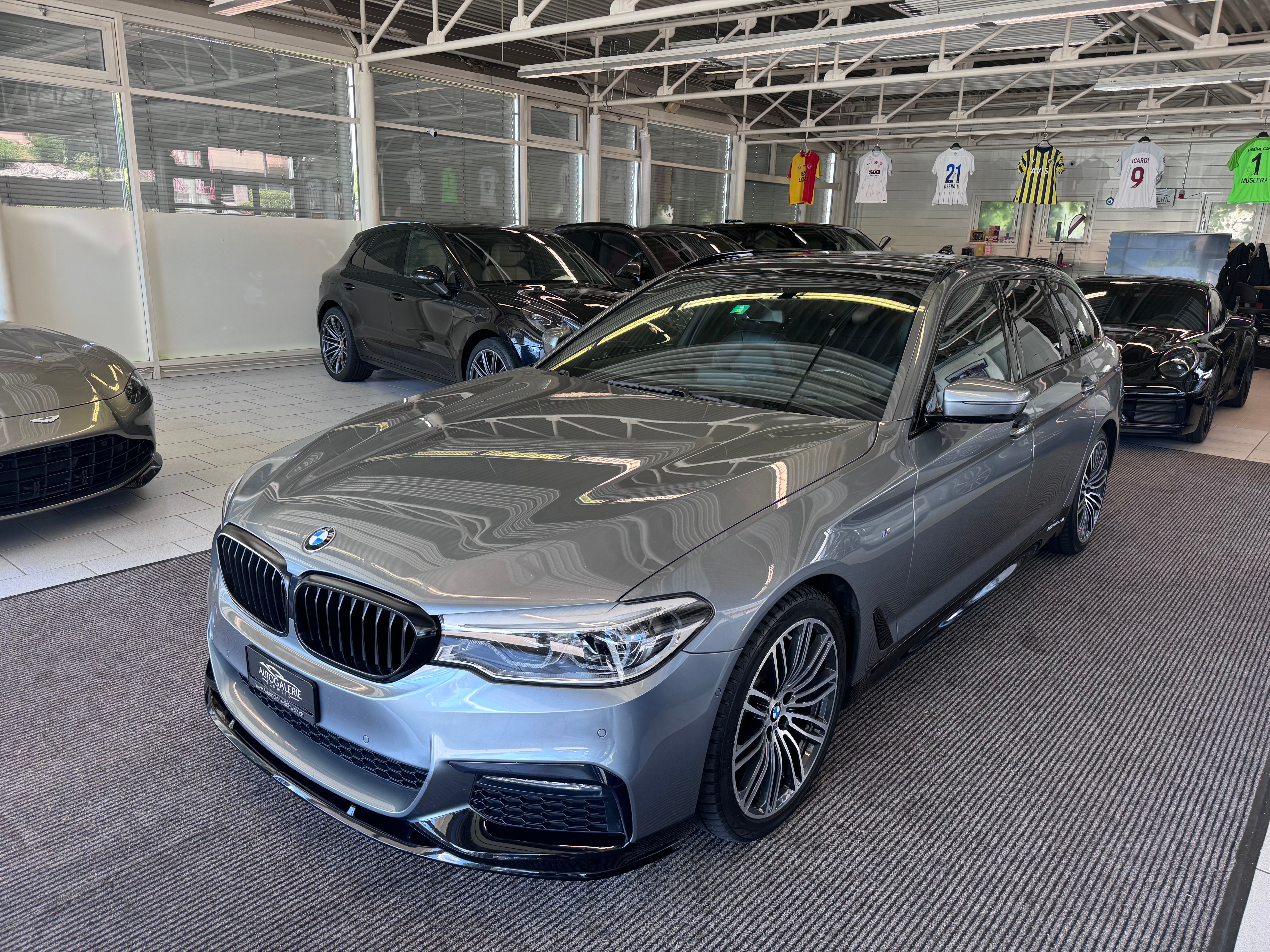 BMW 520d xDrive Touring Steptronic | CH | M - Sport | Head Up |