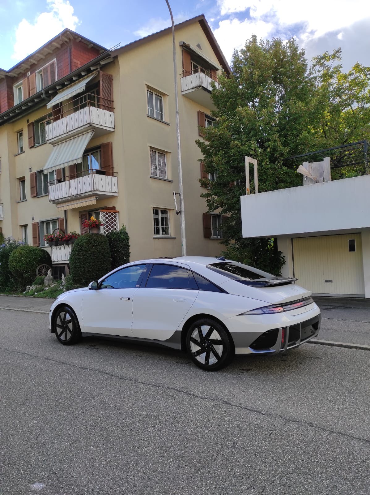 HYUNDAI Ioniq 6 77kWh Launch Edition 4WD