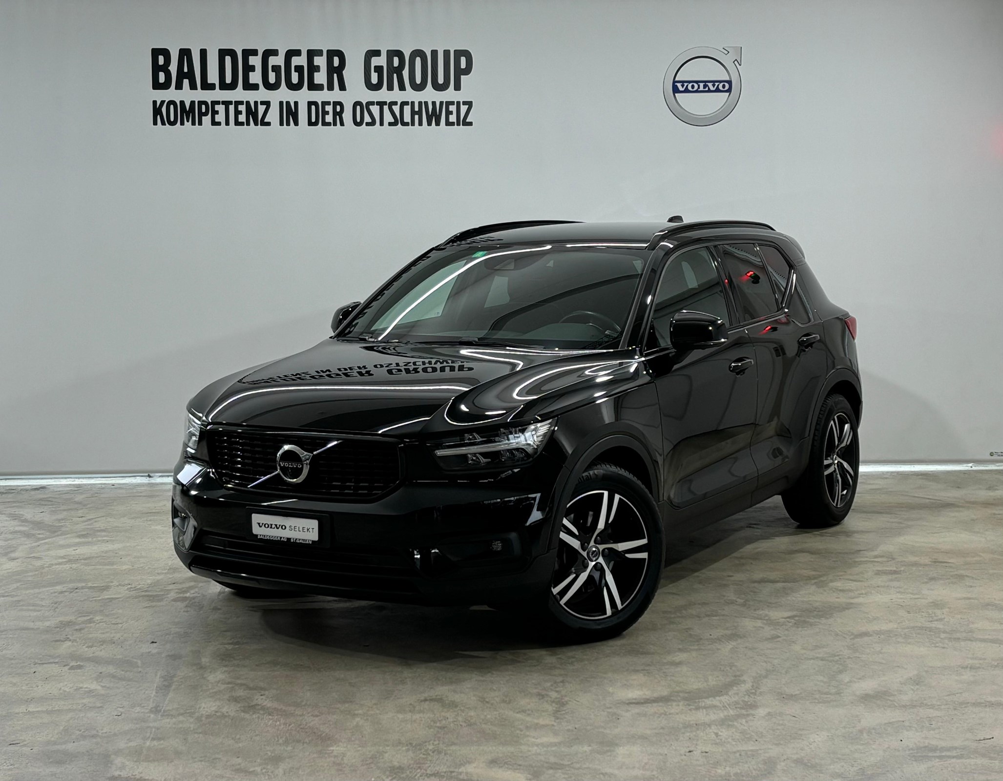 VOLVO XC40 2.0 T4 R-Design AWD