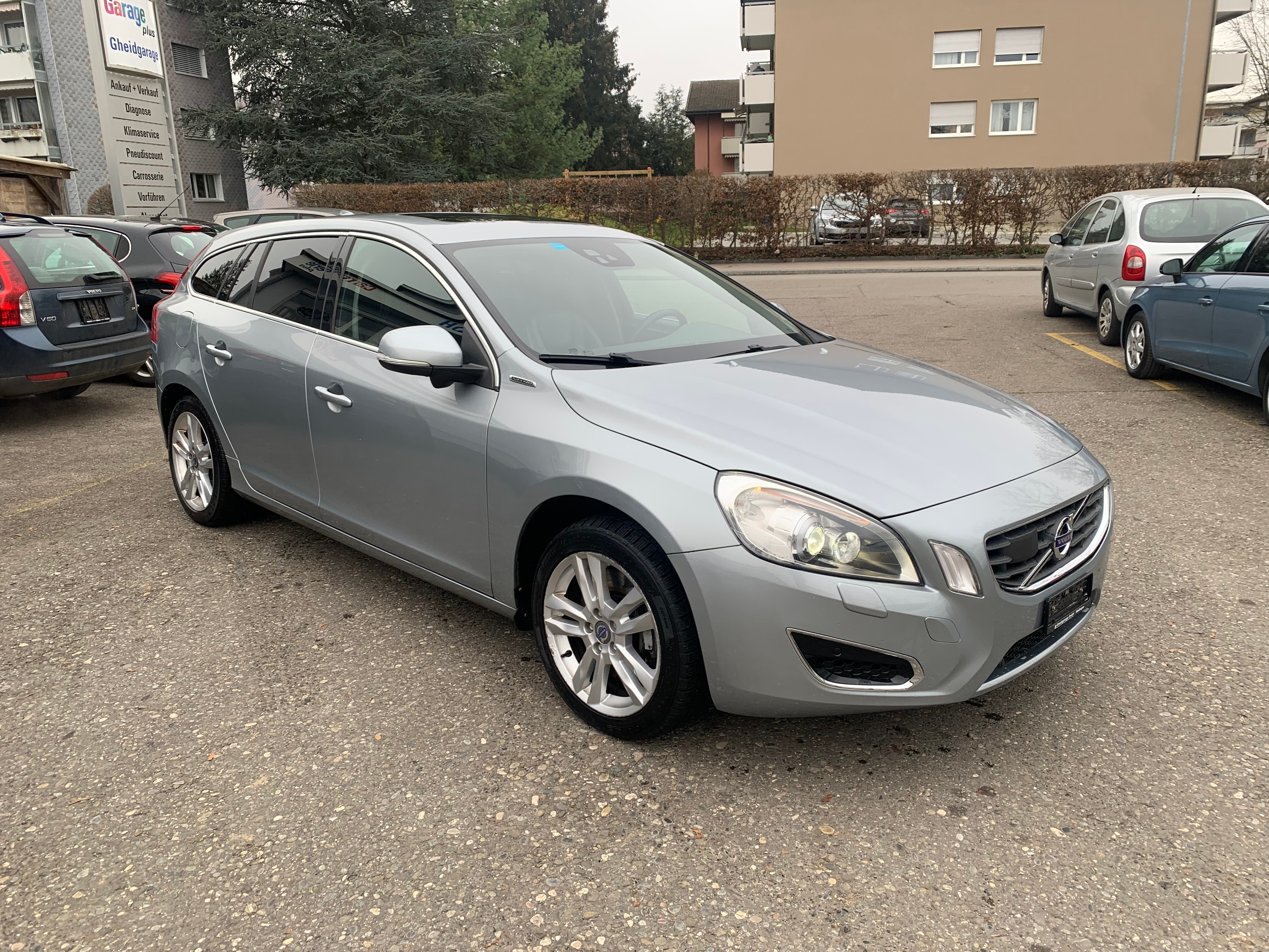 VOLVO V60 D6 AWD Plug-in Hybrid Pure Limited Geartronic