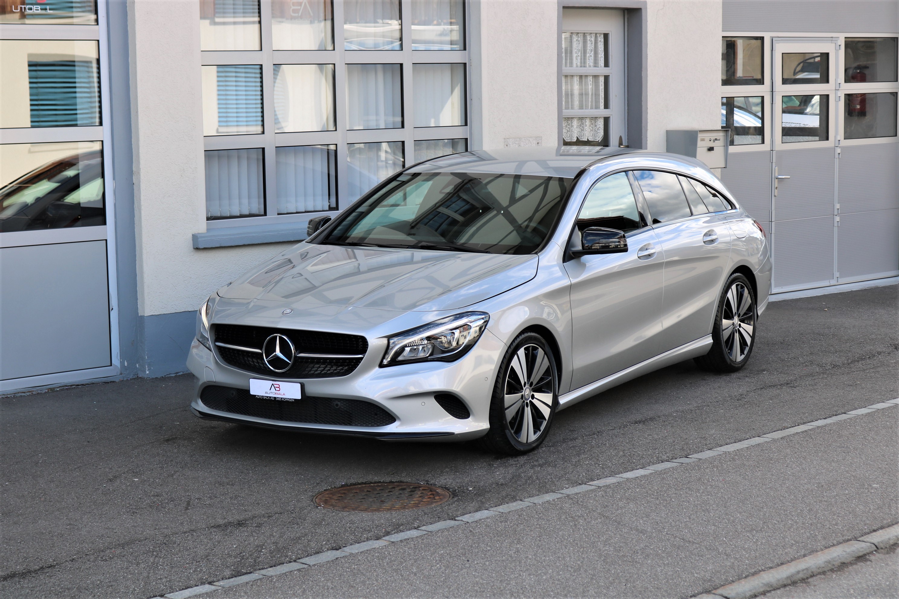 MERCEDES-BENZ CLA Shooting Brake 200 Night Star 7G-DCT