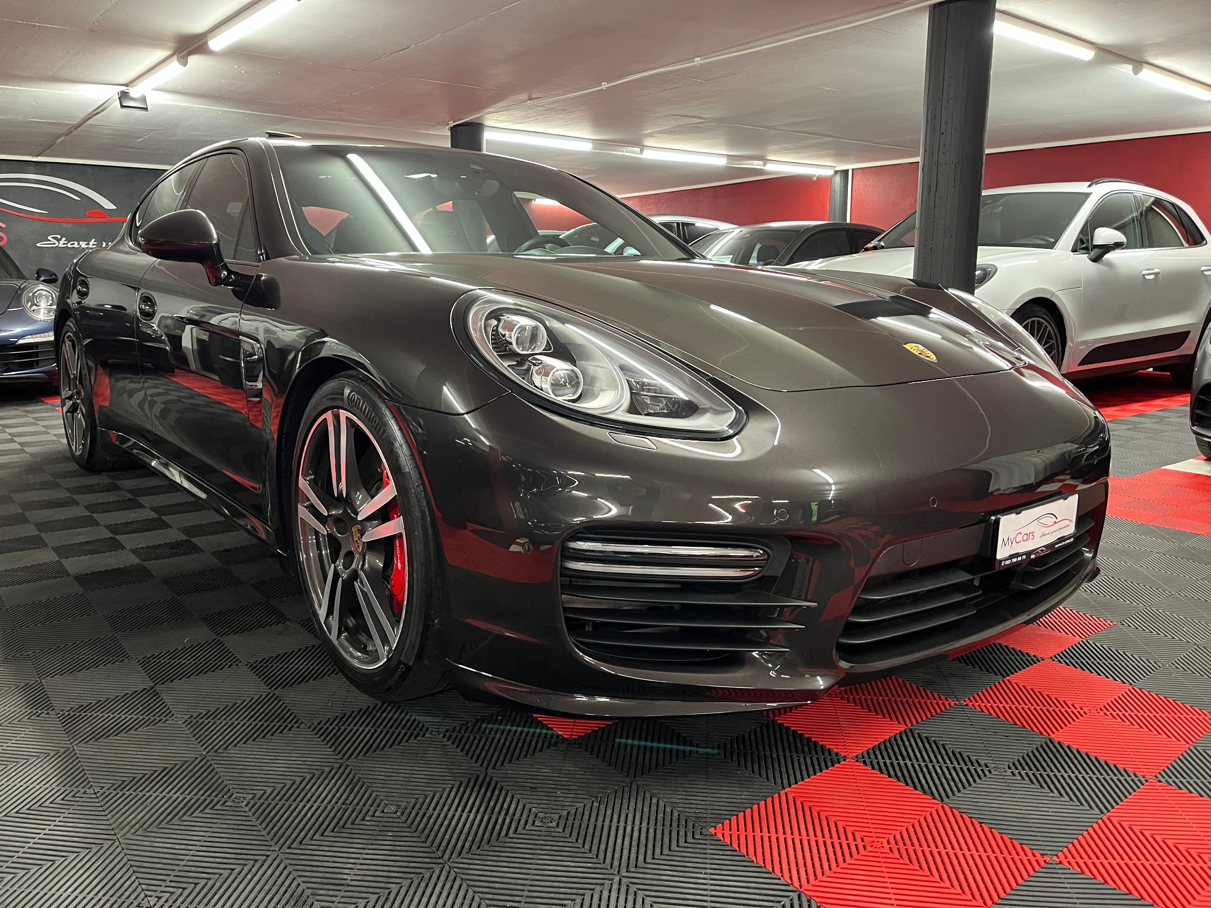 PORSCHE Panamera GTS 4.8 PDK