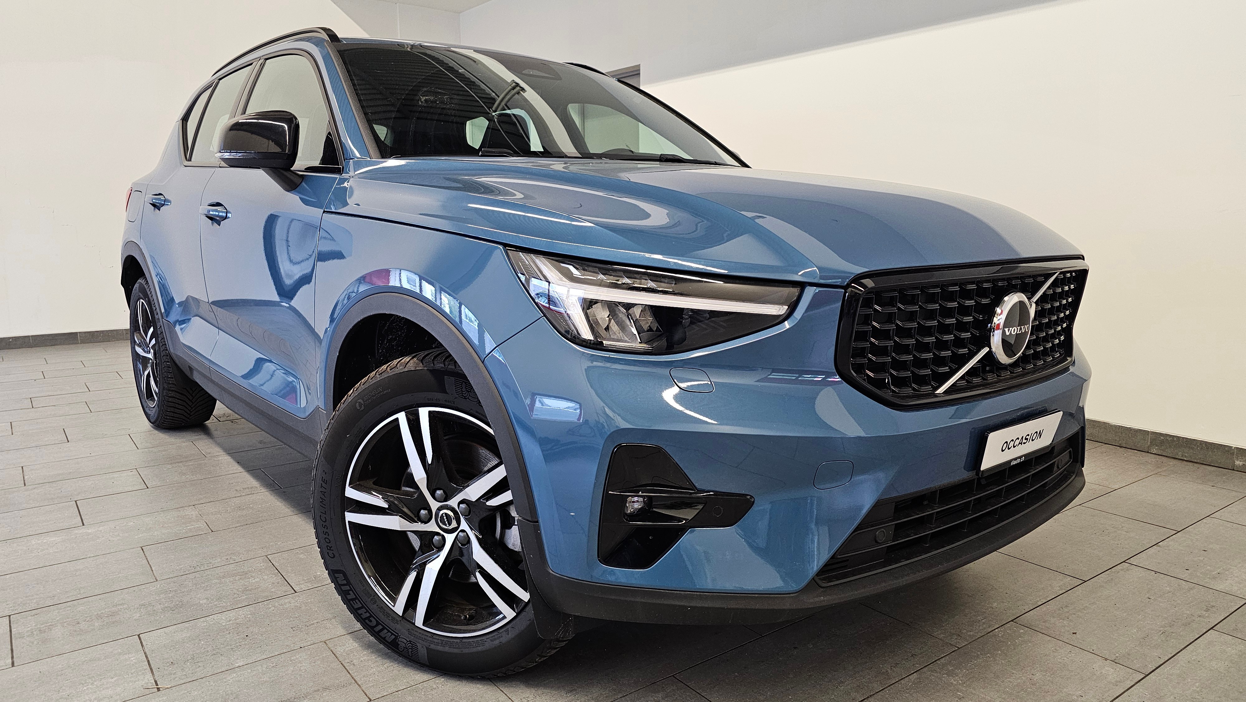 VOLVO XC40 B3 Benzin Mild Hybrid Plus Dark DCT