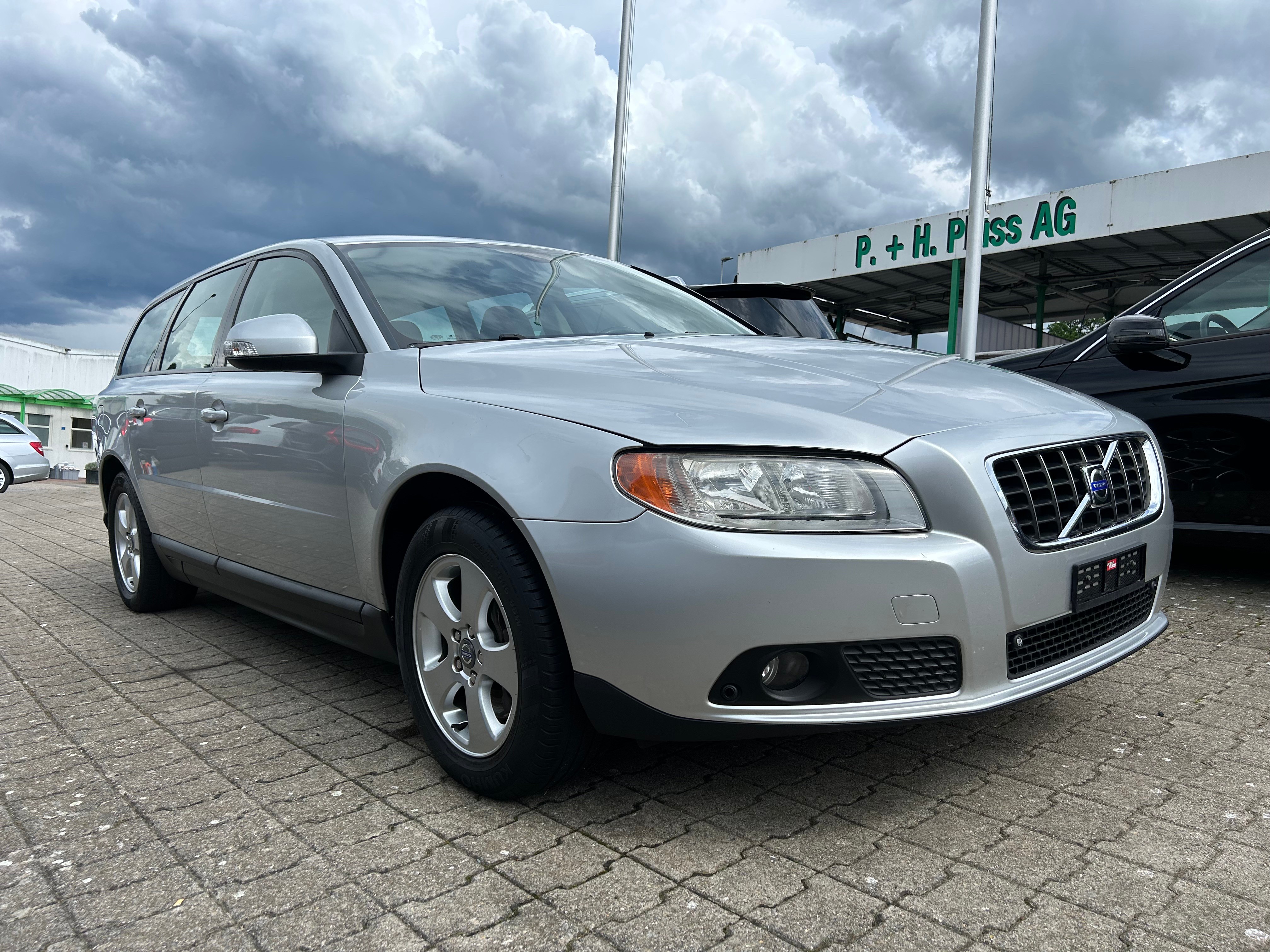 VOLVO V70 D5 Kinetic Geartronic