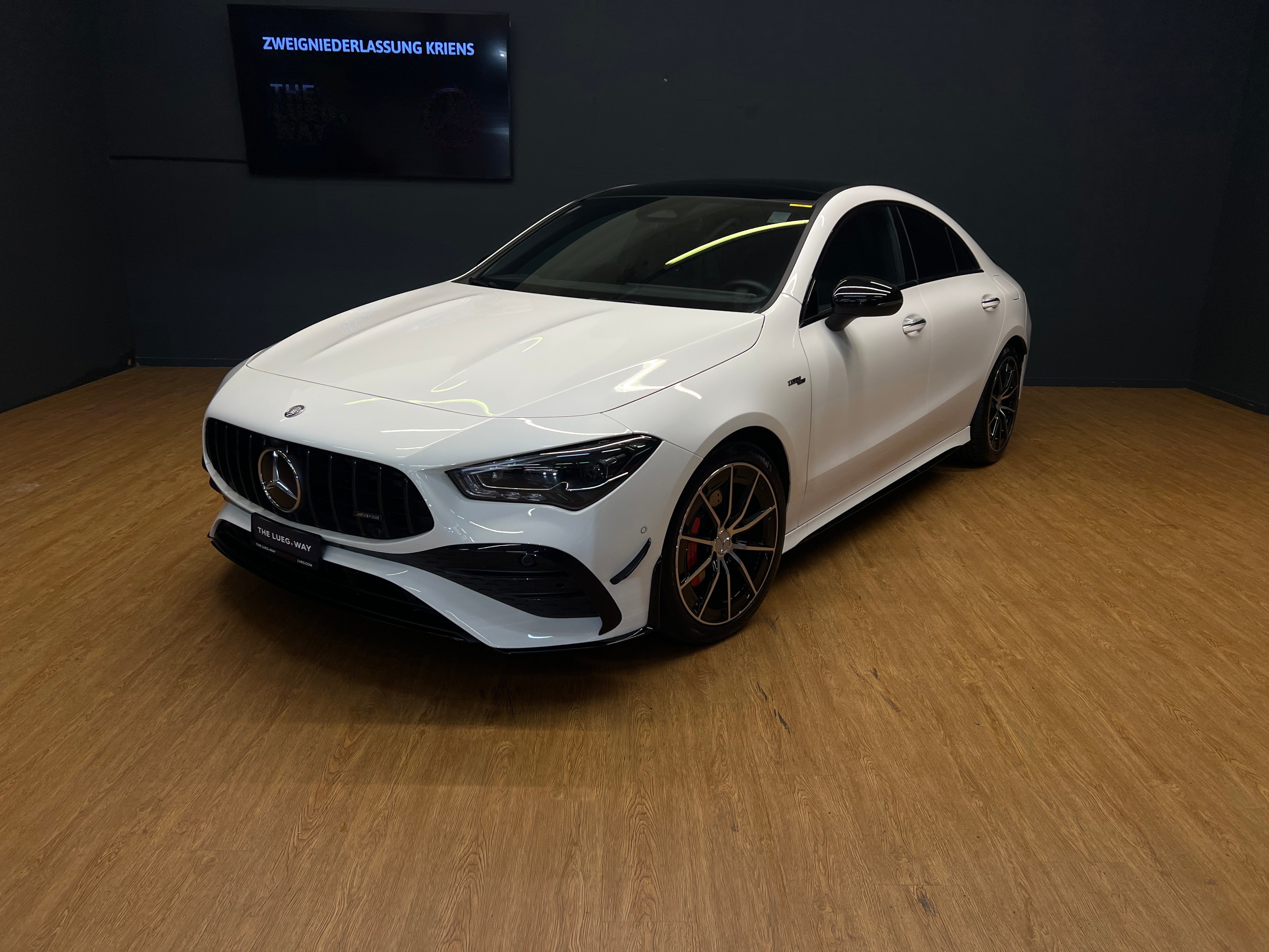 MERCEDES-BENZ CLA 35 AMG 4M / Panorama-Dach / Rückfahrkamera / Winter-Paket / Multibeam LED