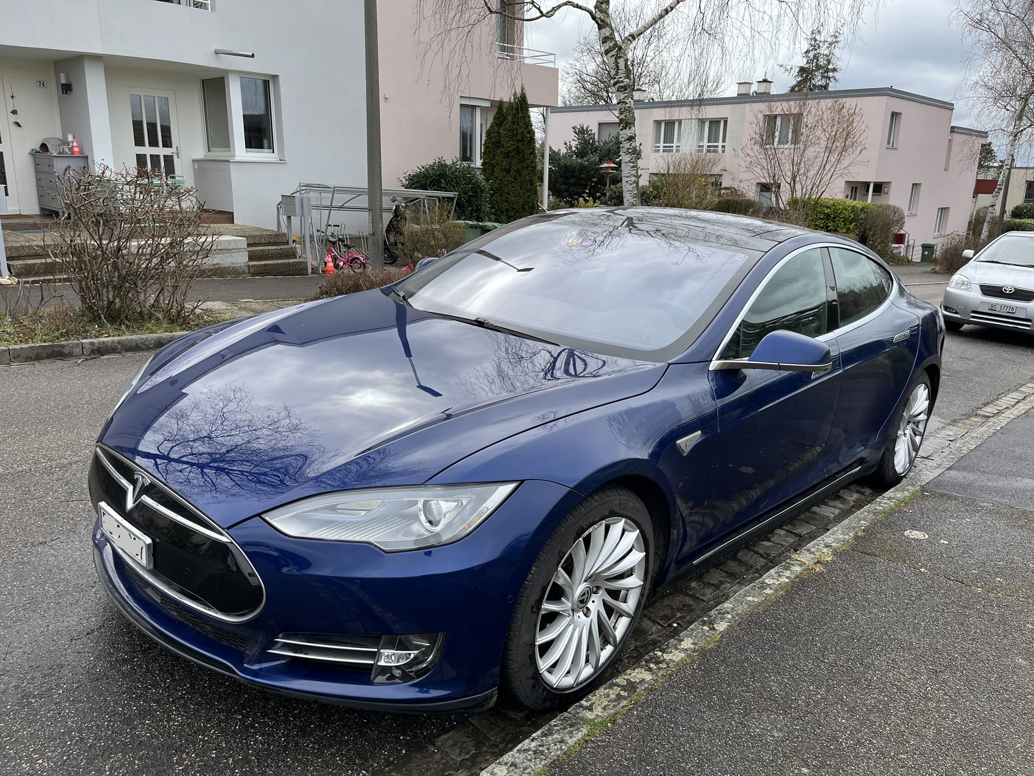 TESLA Model S 70 D