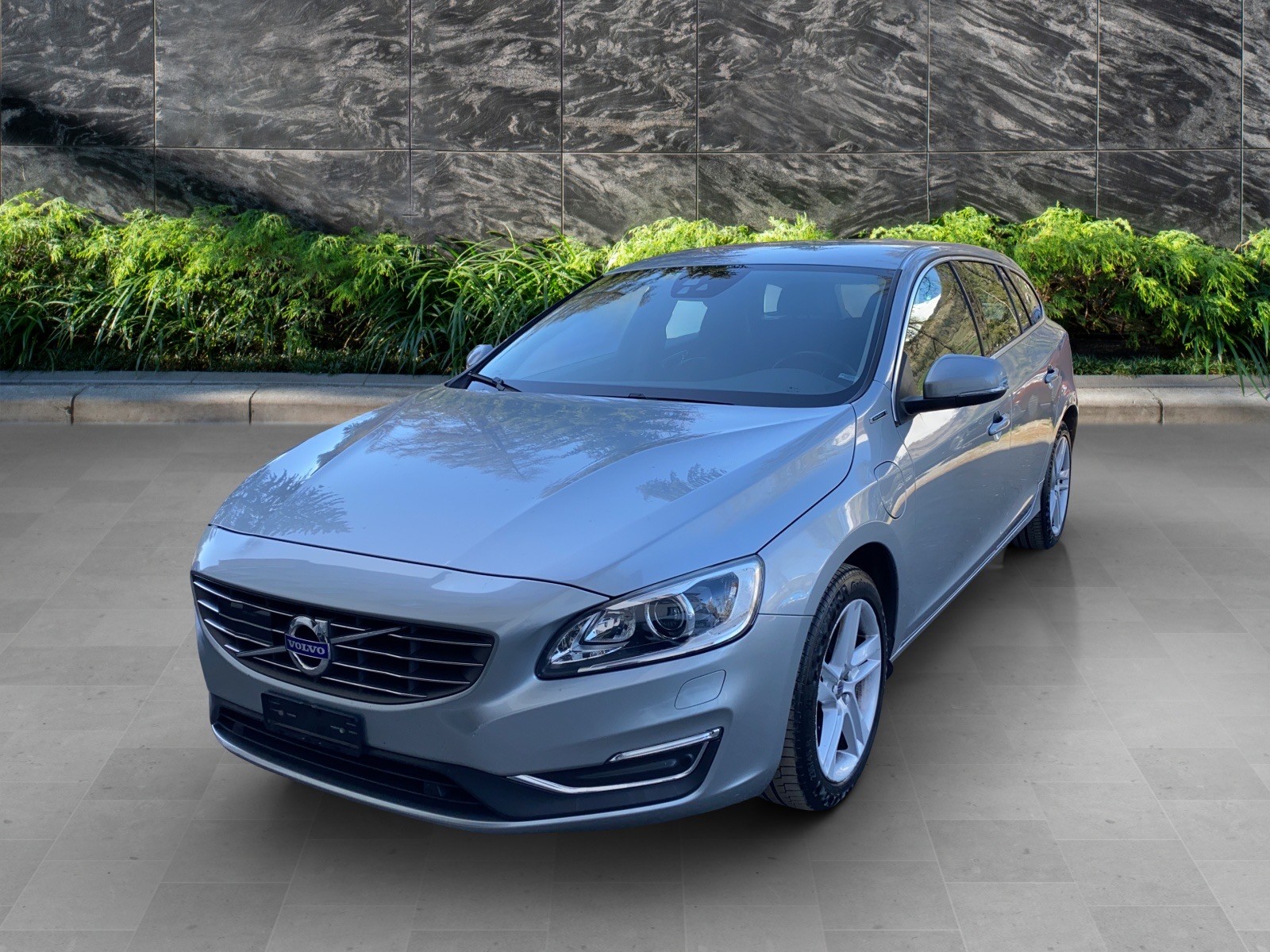 VOLVO V60 D6 AWD Plug-in Hybrid Summum Geartronic