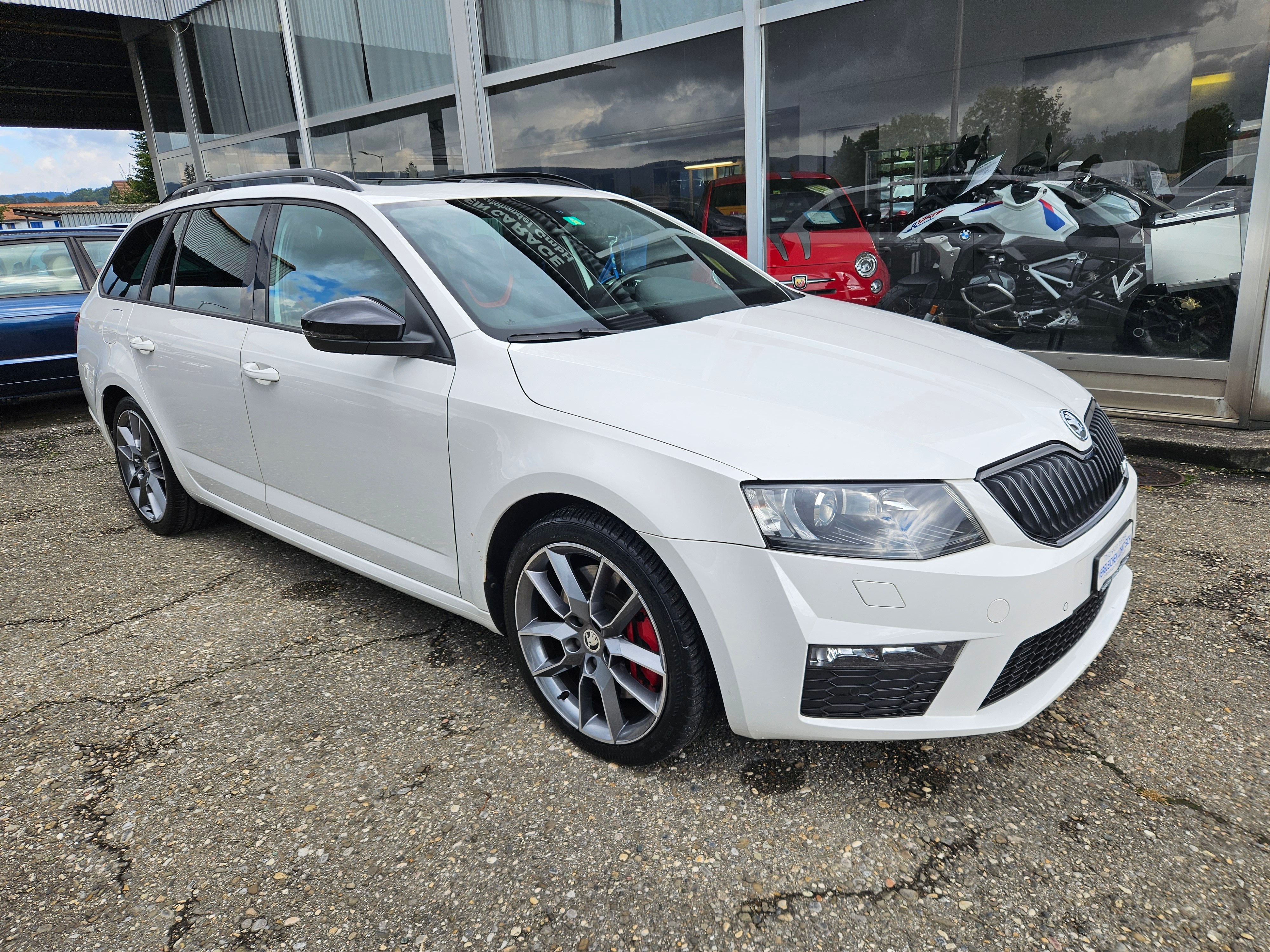 SKODA Octavia Combi 2.0 TSI RS DSG