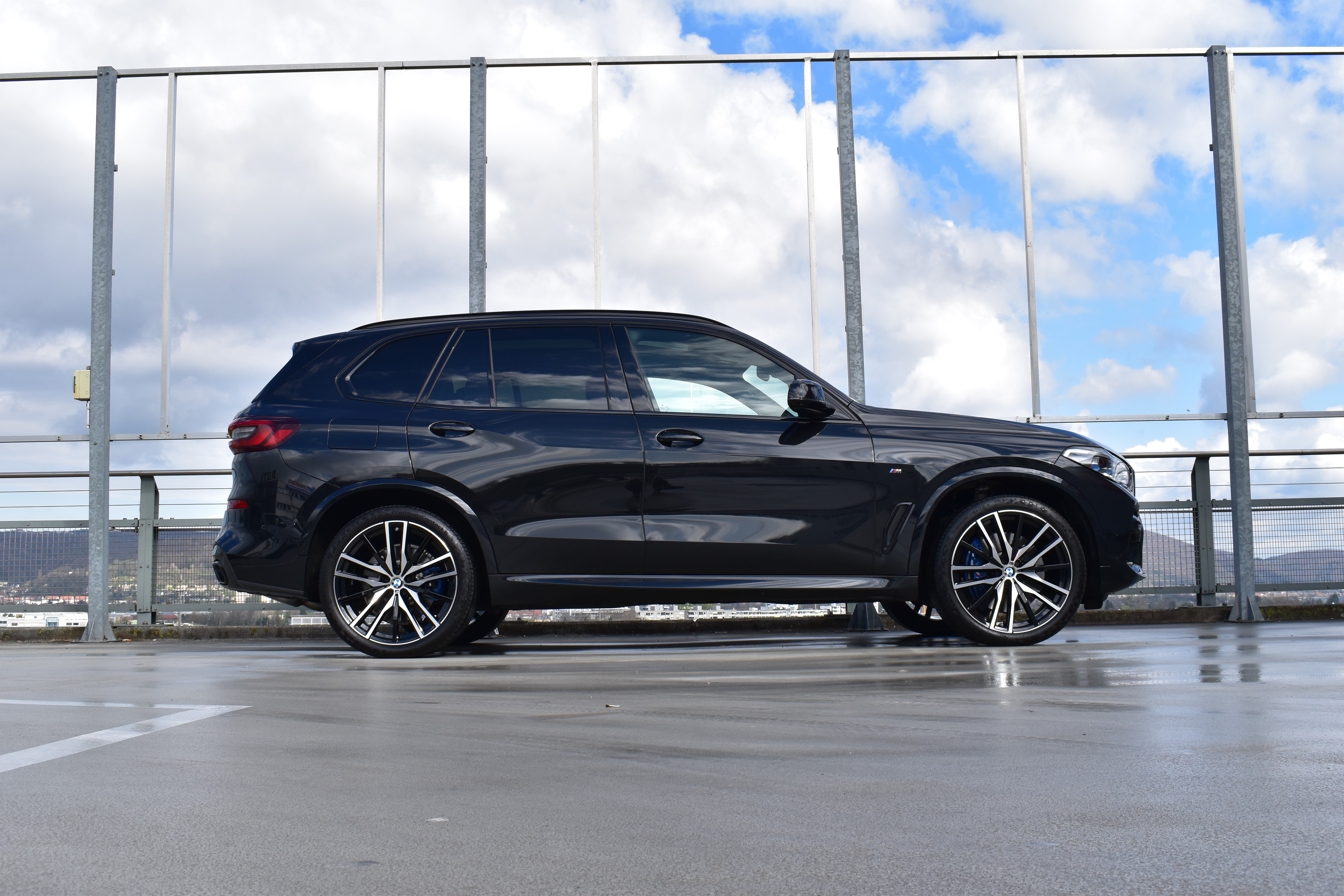 BMW X5 xDRIVE M50i STEPTRONIC BLACK l 530 PS