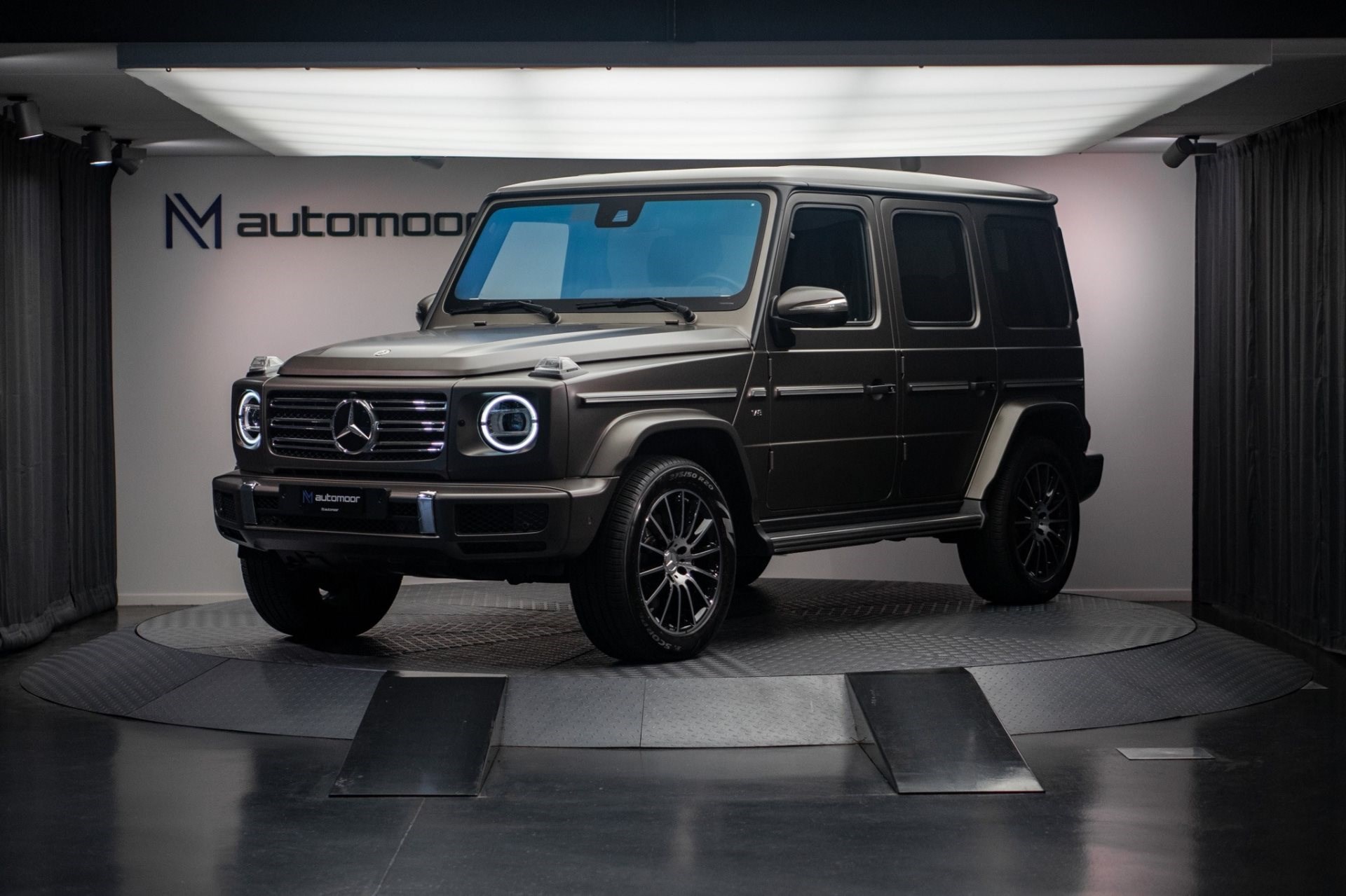 MERCEDES-BENZ G 500 AMG Line *AMG Monza Grau Magno* *AHK* *Standheizung* *Burmester*