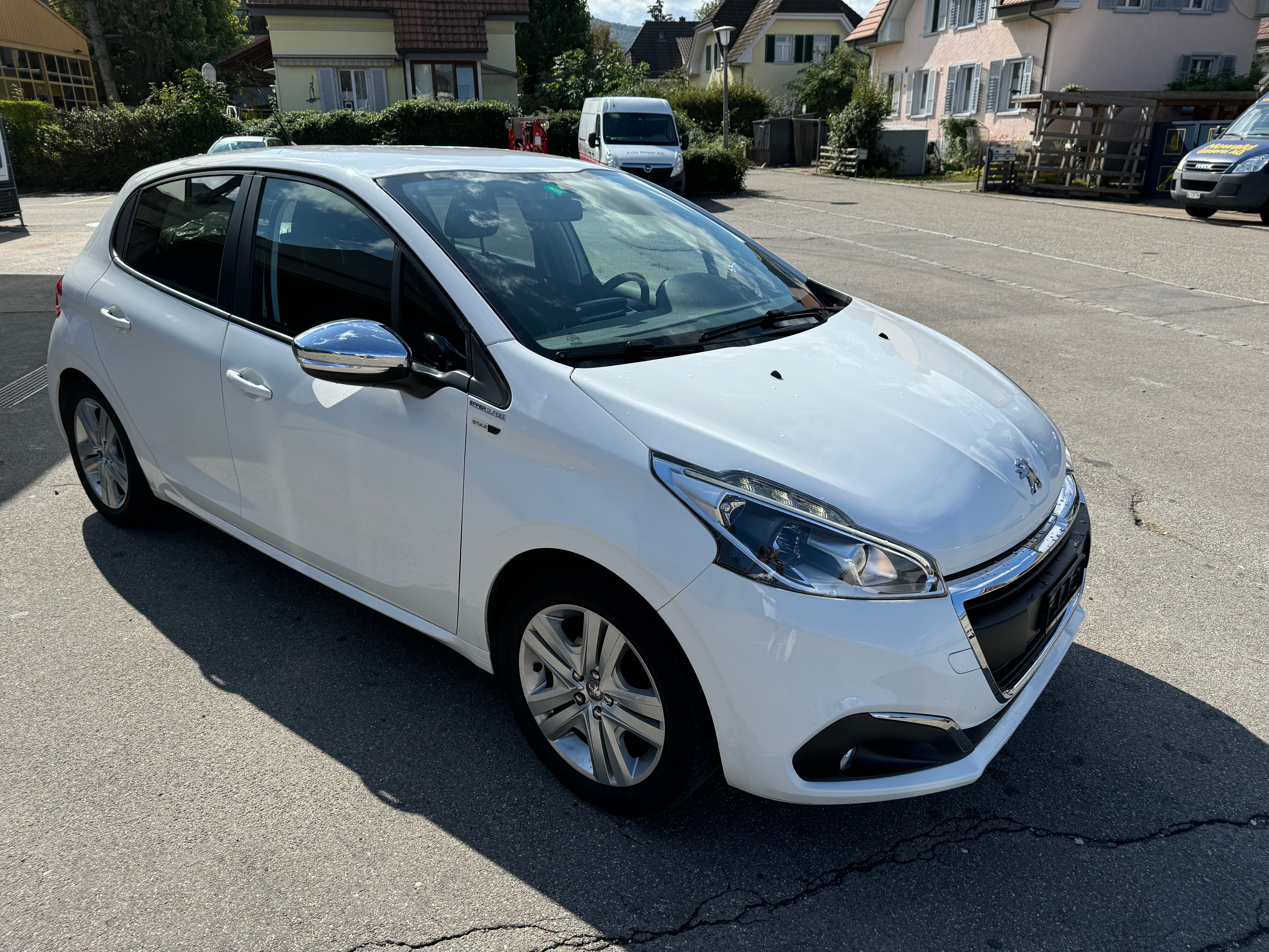 PEUGEOT 208 1.2 PureTech Style