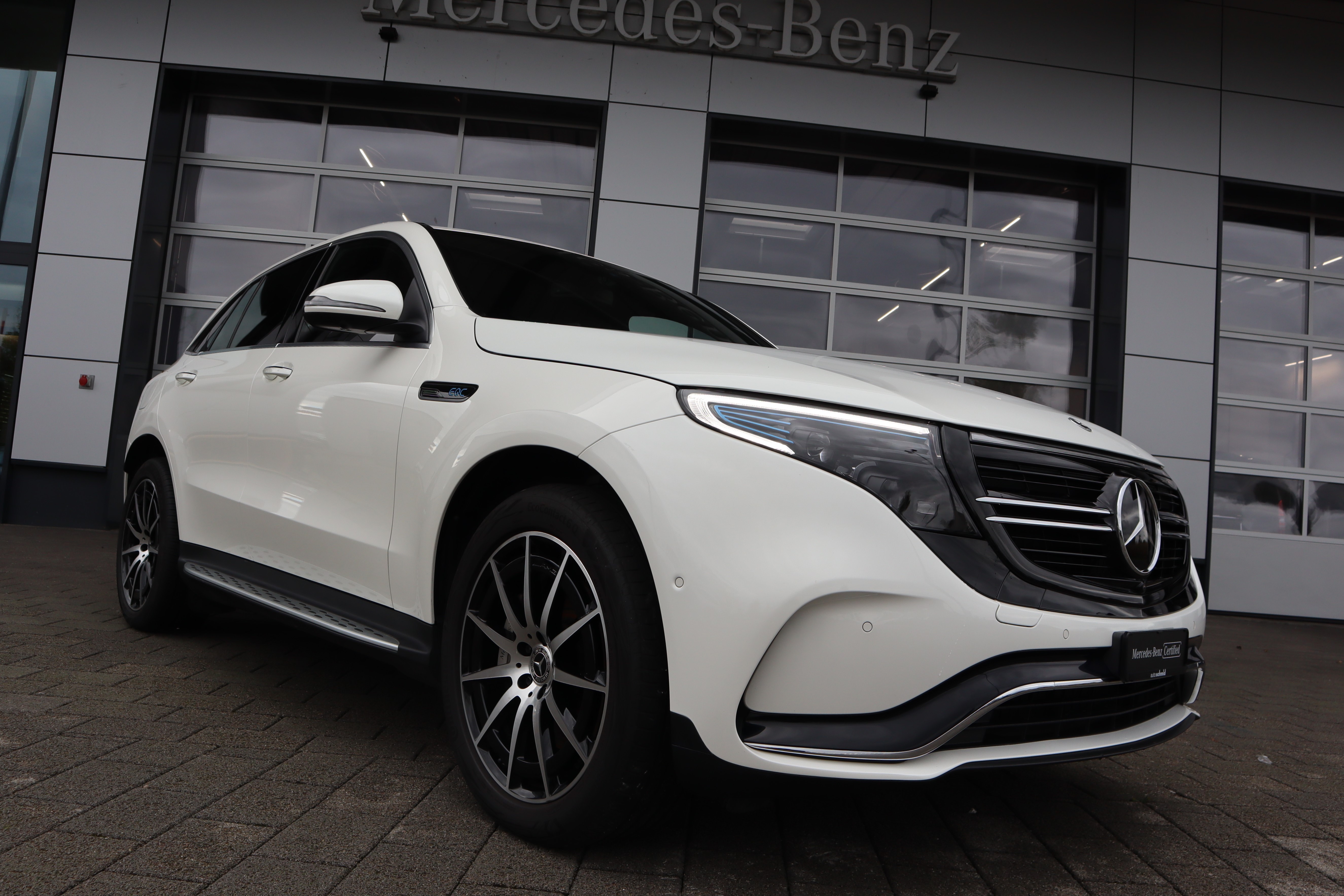 MERCEDES-BENZ EQC 400 AMG Line 4Matic