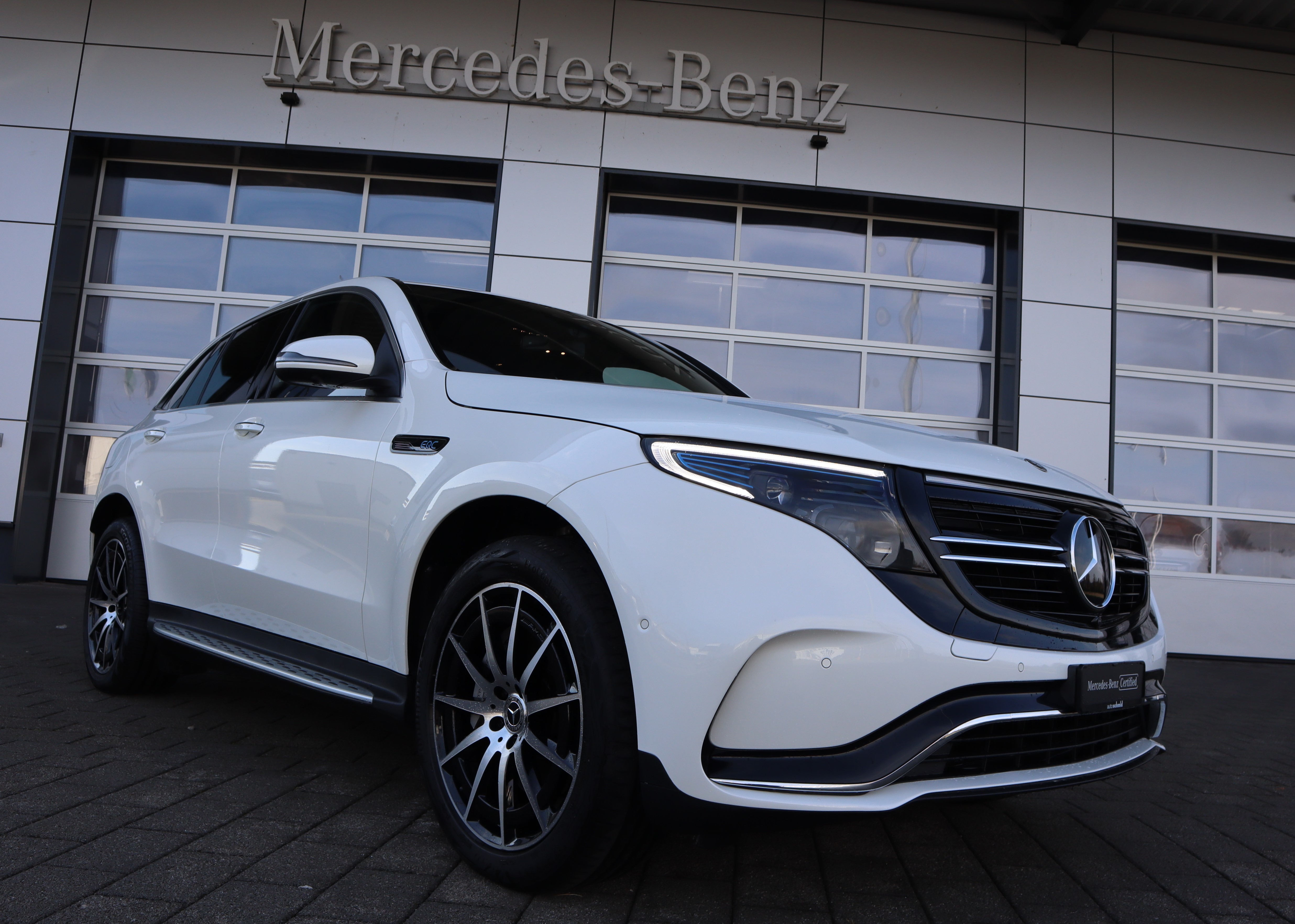 MERCEDES-BENZ EQC 400 AMG Line 4Matic