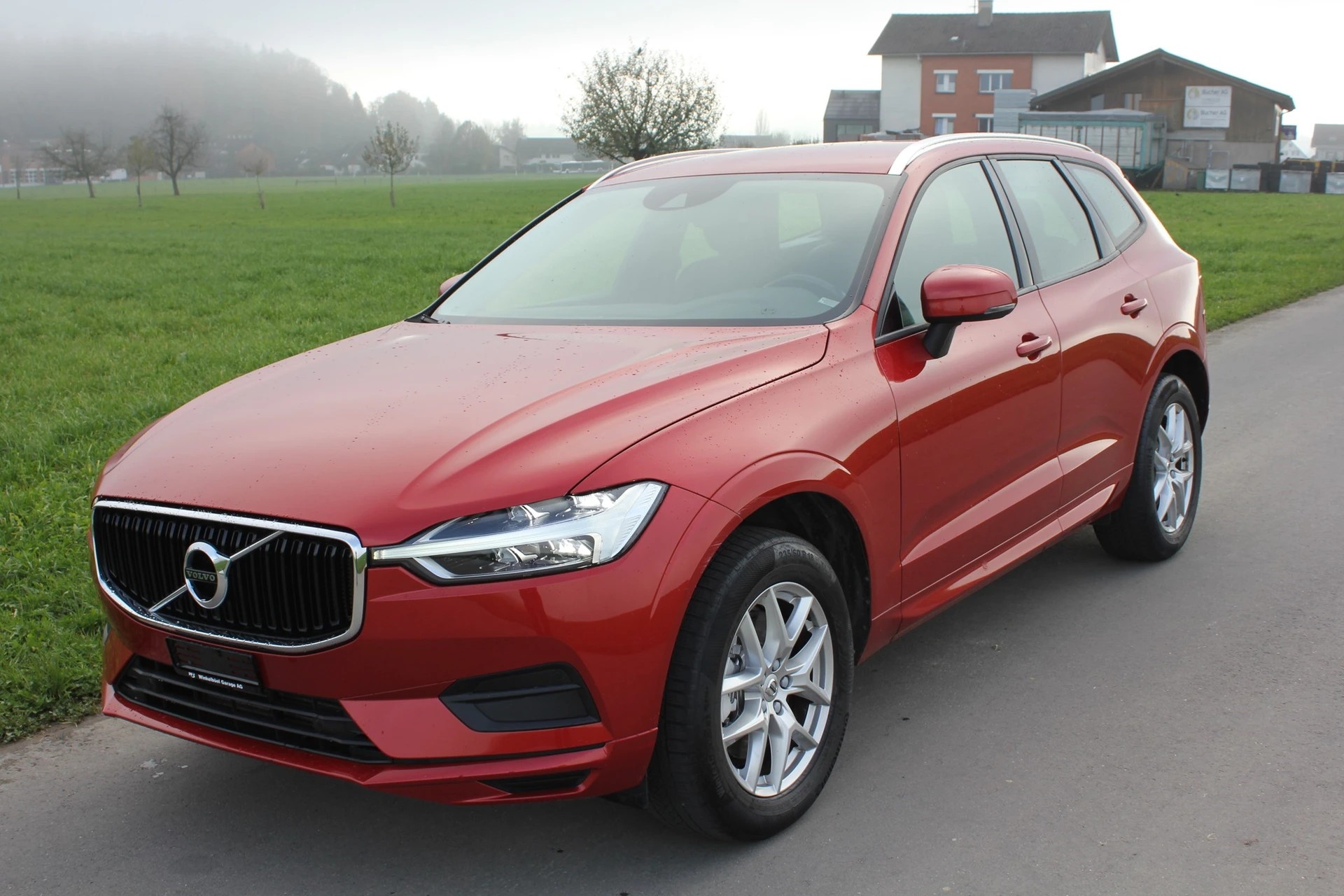 VOLVO XC60 T5 AWD Momentum Geartronic mit Anhängerkupplung