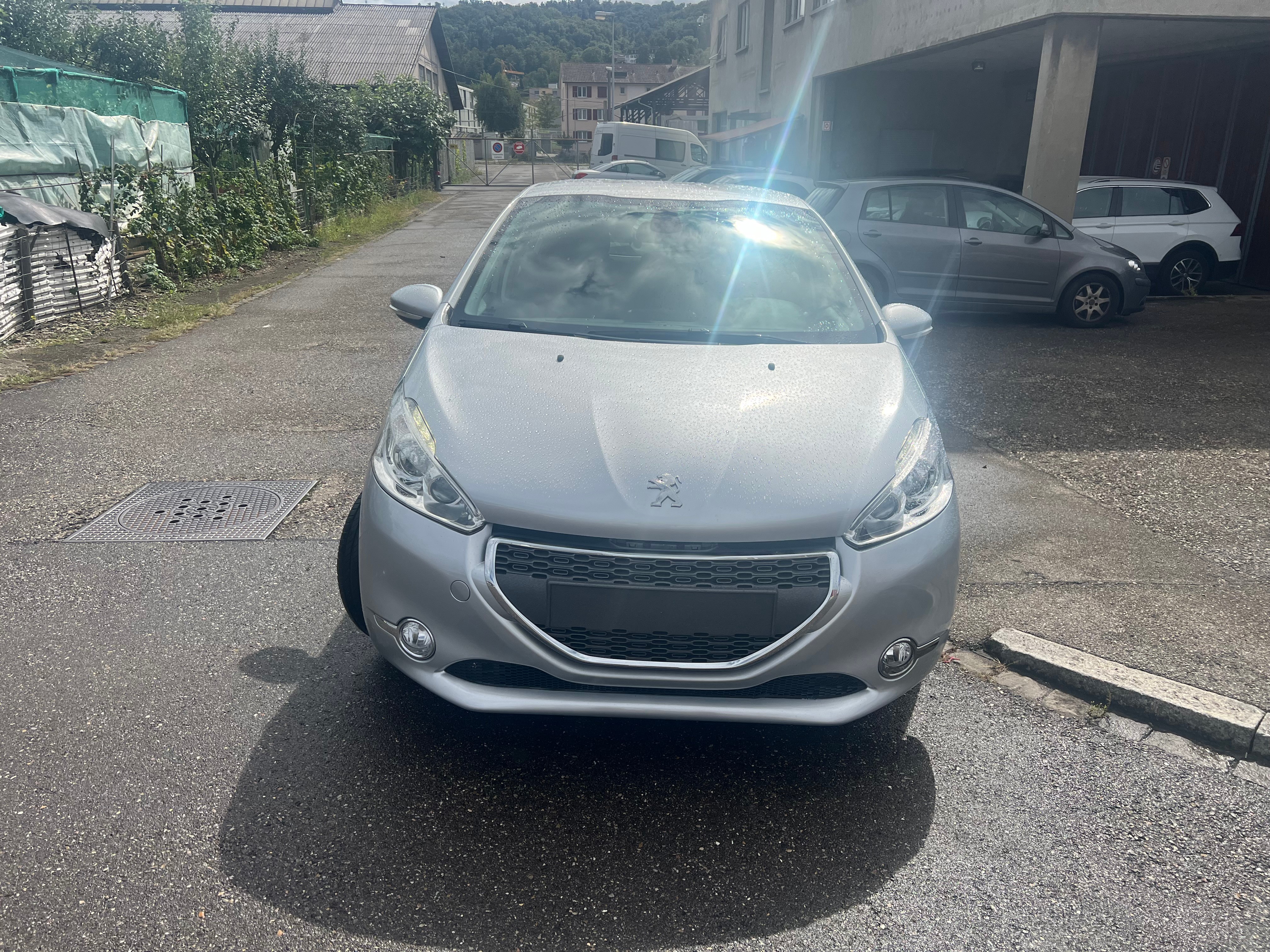 PEUGEOT 208 1.6 VTI Allure Automatik