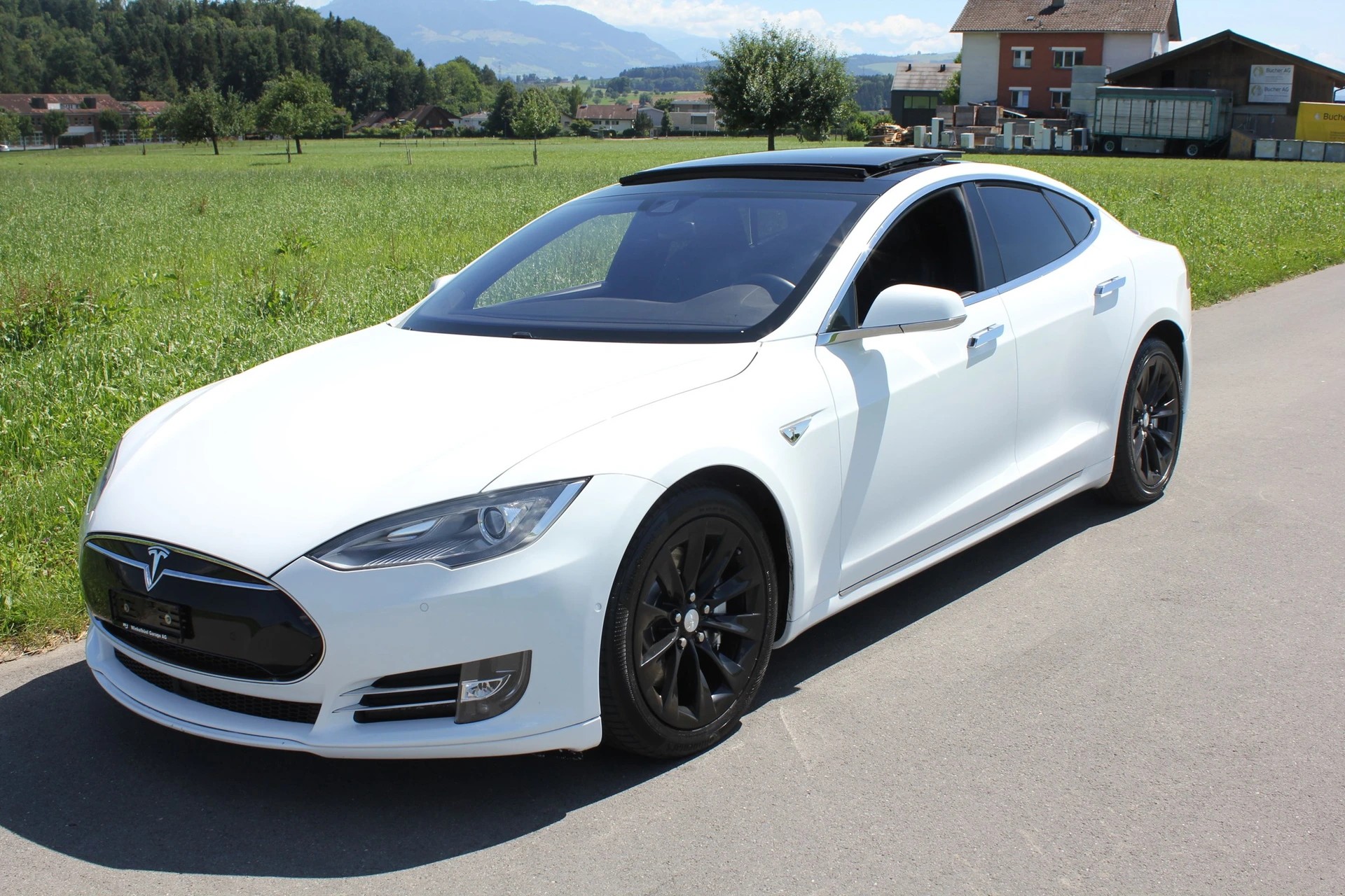 TESLA Model S 70 D