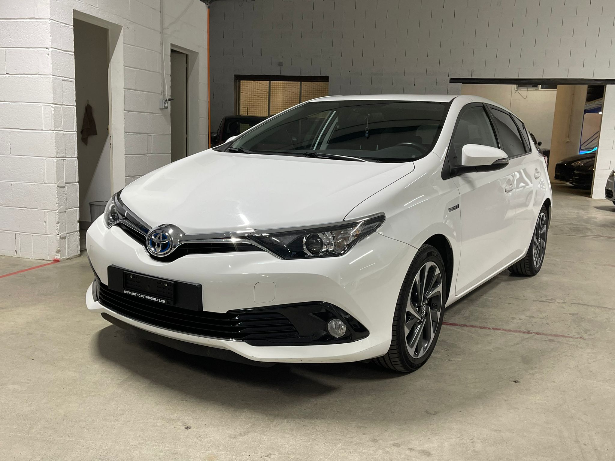 TOYOTA Auris 1.8 HSD Terra e-CVT