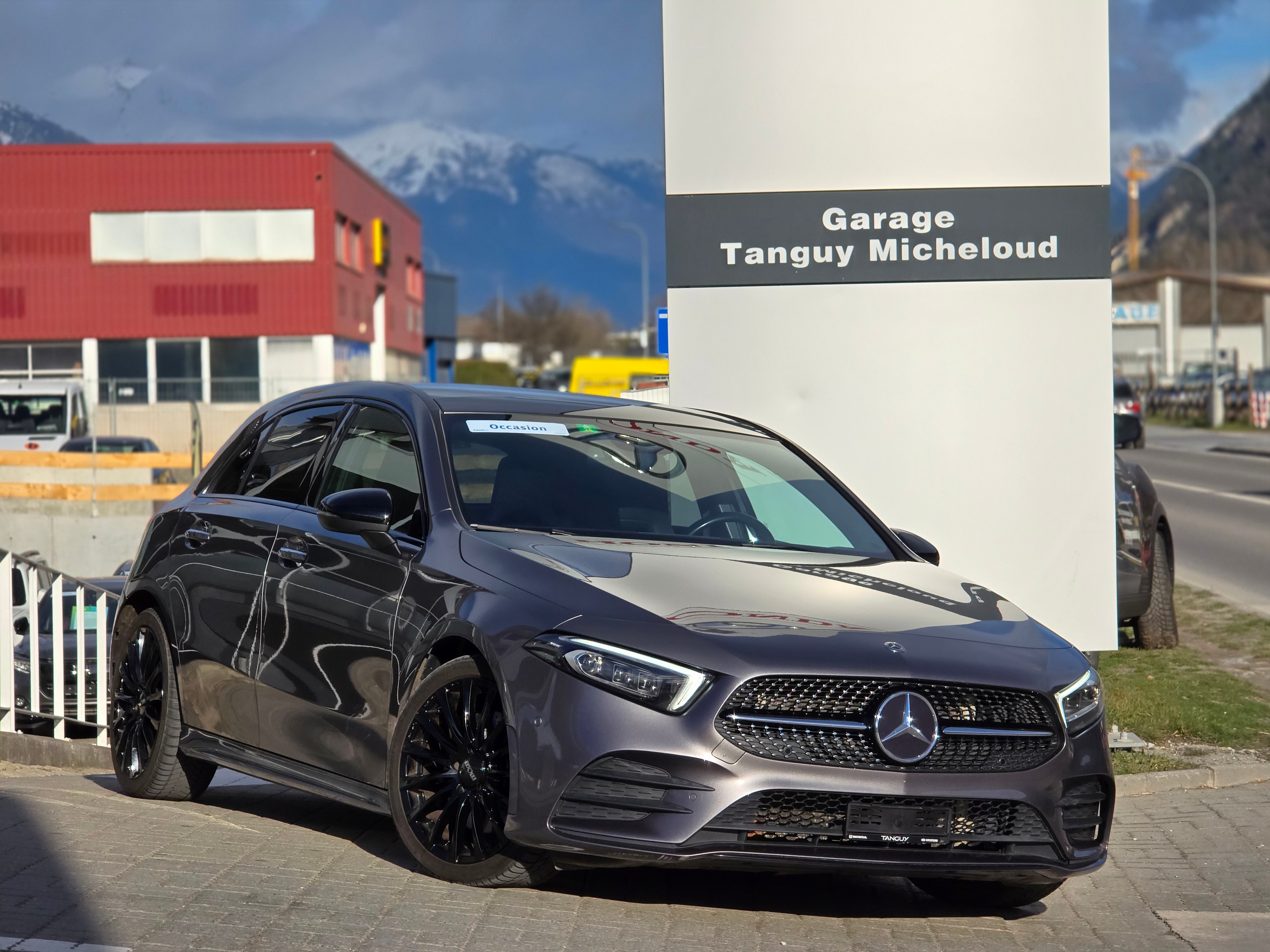 MERCEDES-BENZ A 220 AMG Line