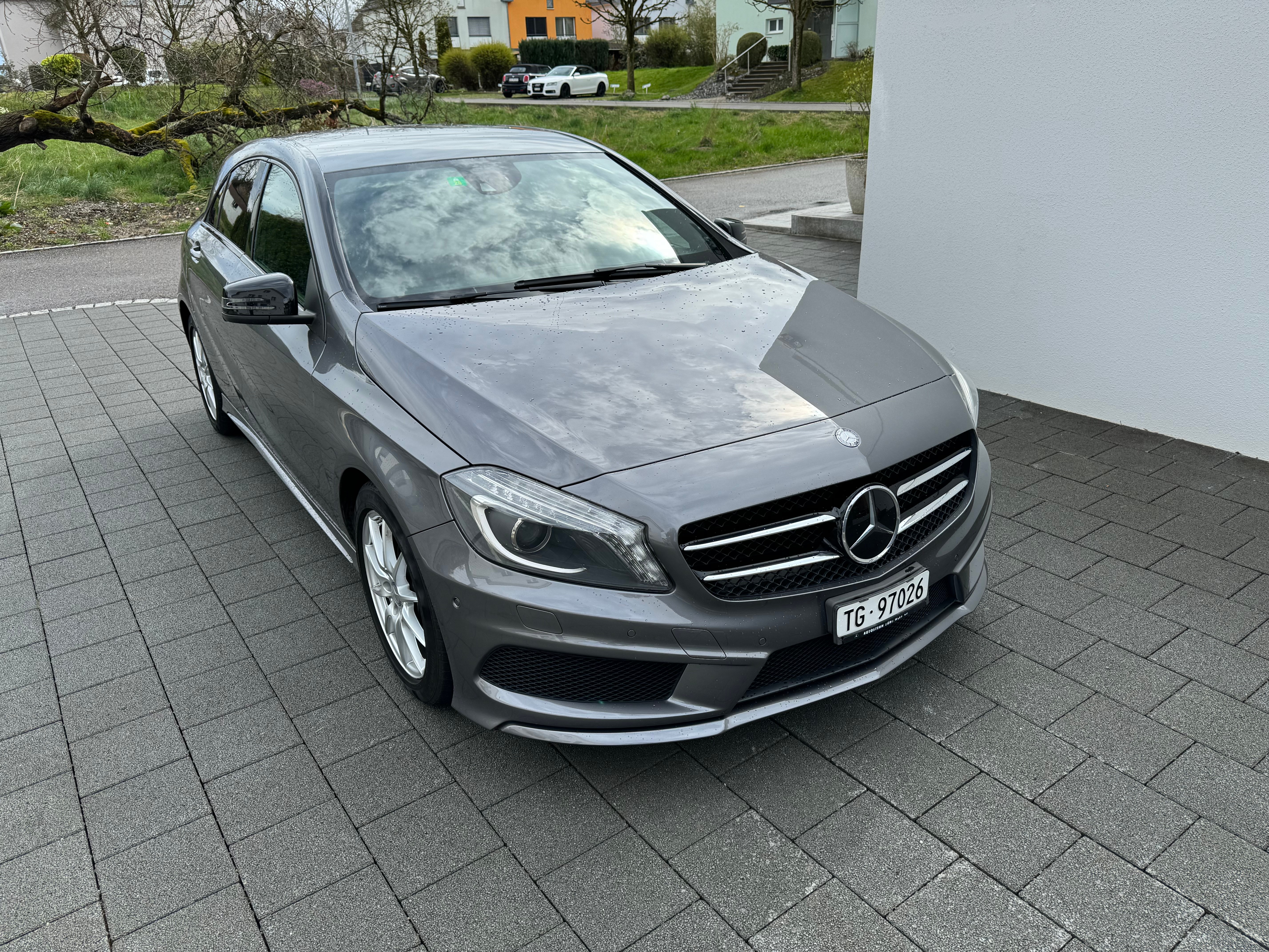 MERCEDES-BENZ A 200 AMG Line