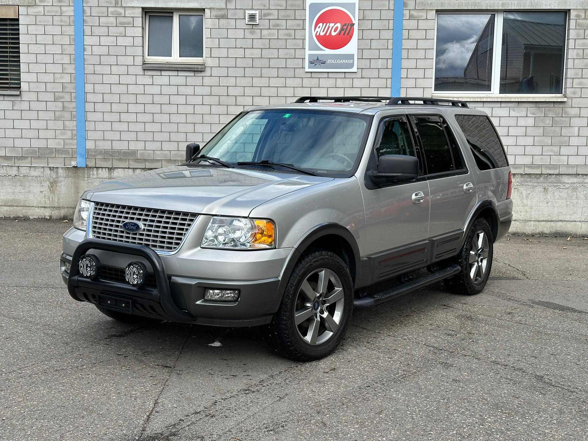 FORD XLT 5.4-V8 8 Plätzer