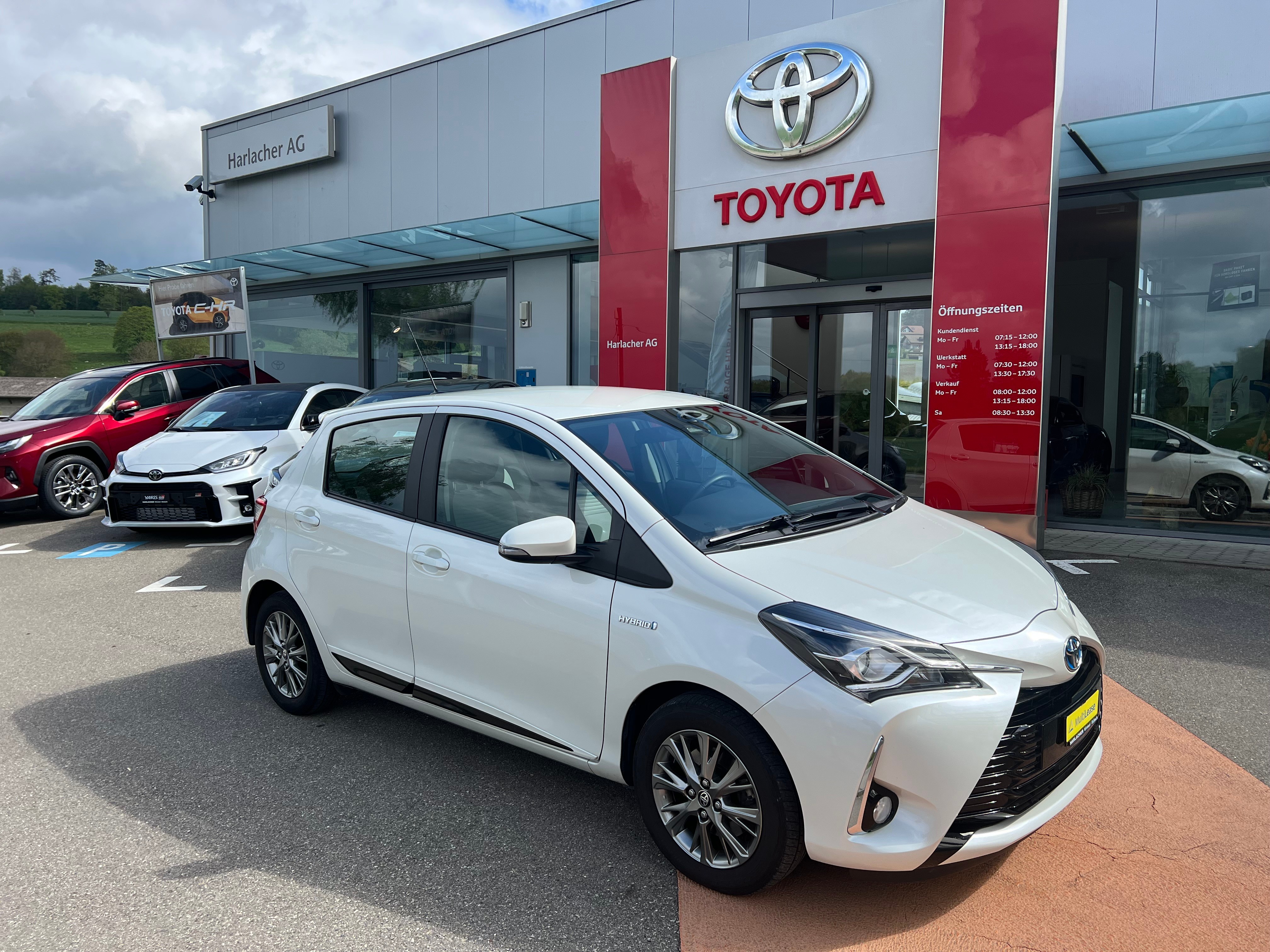 TOYOTA Yaris 1.5 VVT-i Hybrid Trend e-CVT