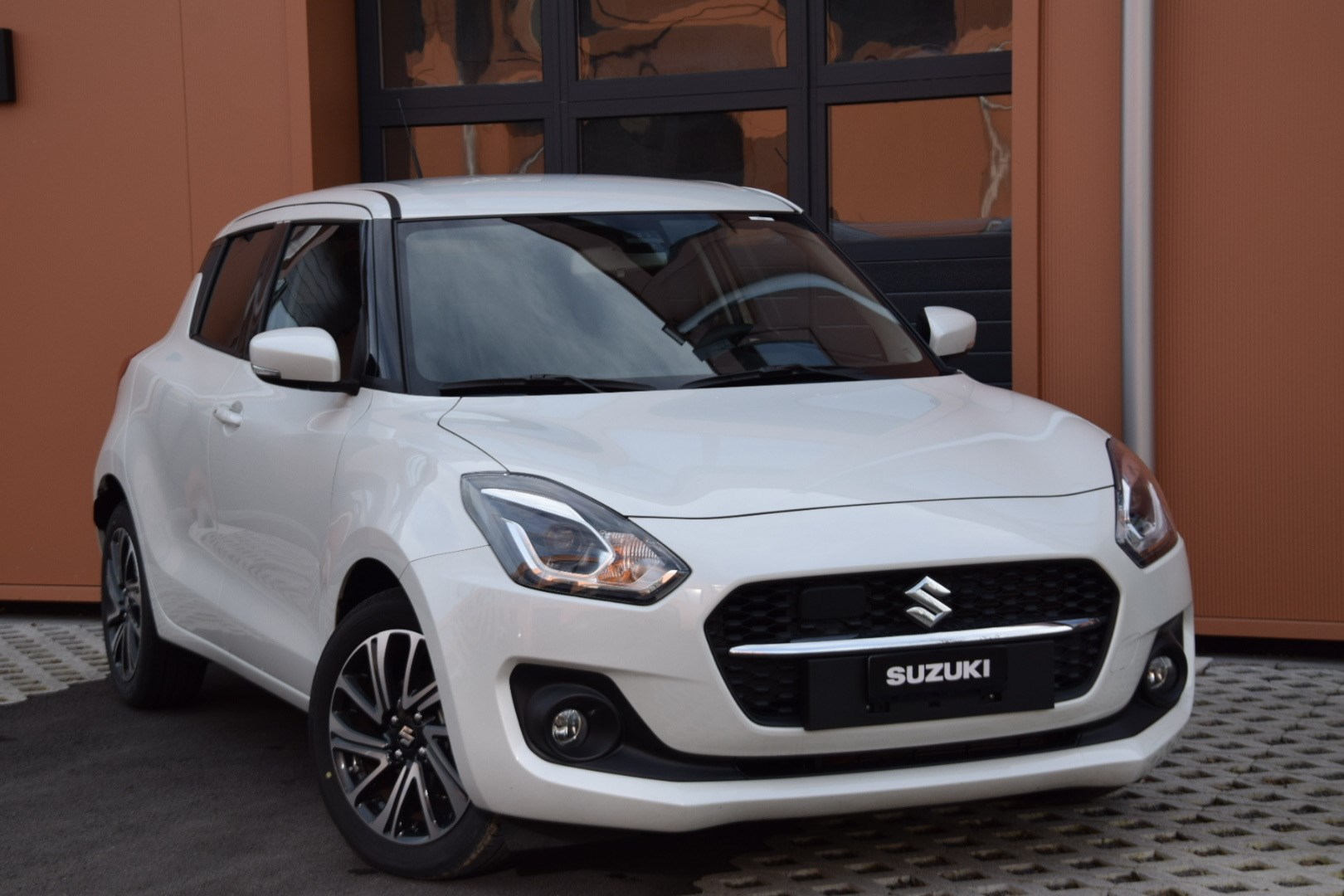 SUZUKI Swift 1.2 Compact Top Hybrid CVT