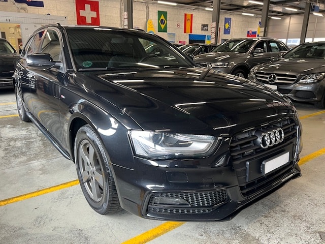 AUDI A4 Avant 2.0 TFSI quattro .211PS 4x4.