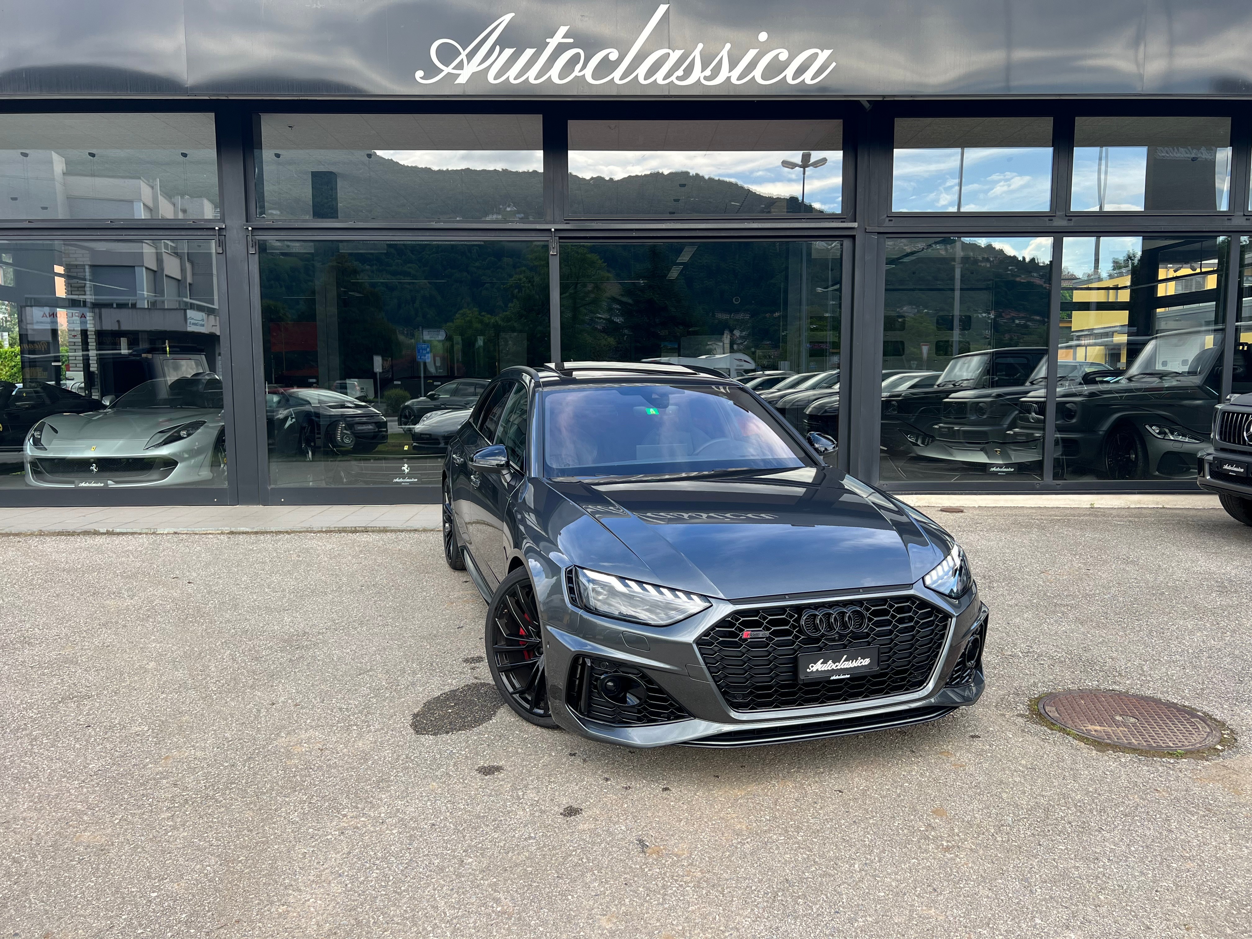 AUDI RS4 Avant quattro tiptronic