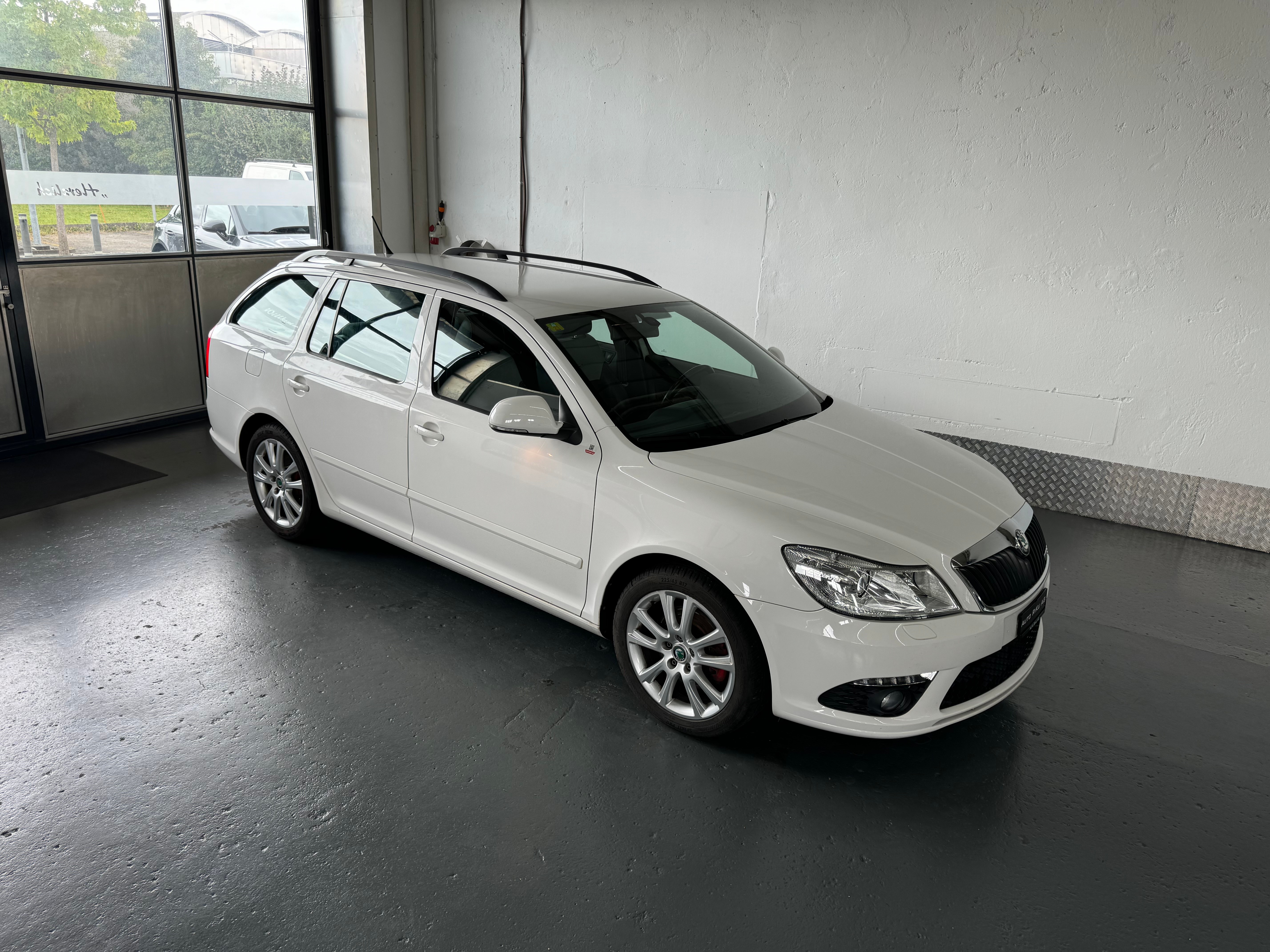 SKODA Octavia Combi 2.0 TSI RS