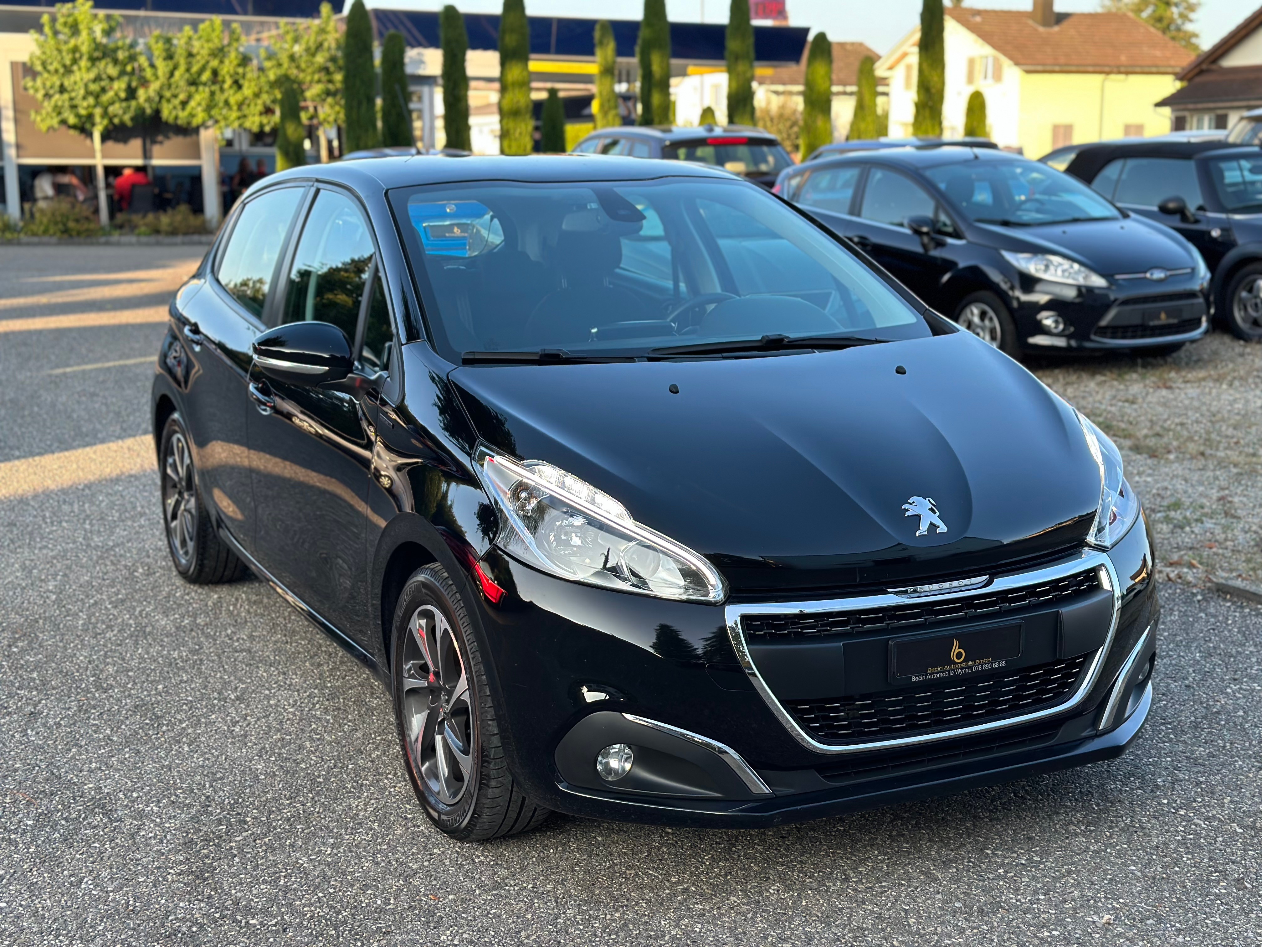 PEUGEOT 208 1.2 PureTech Signature