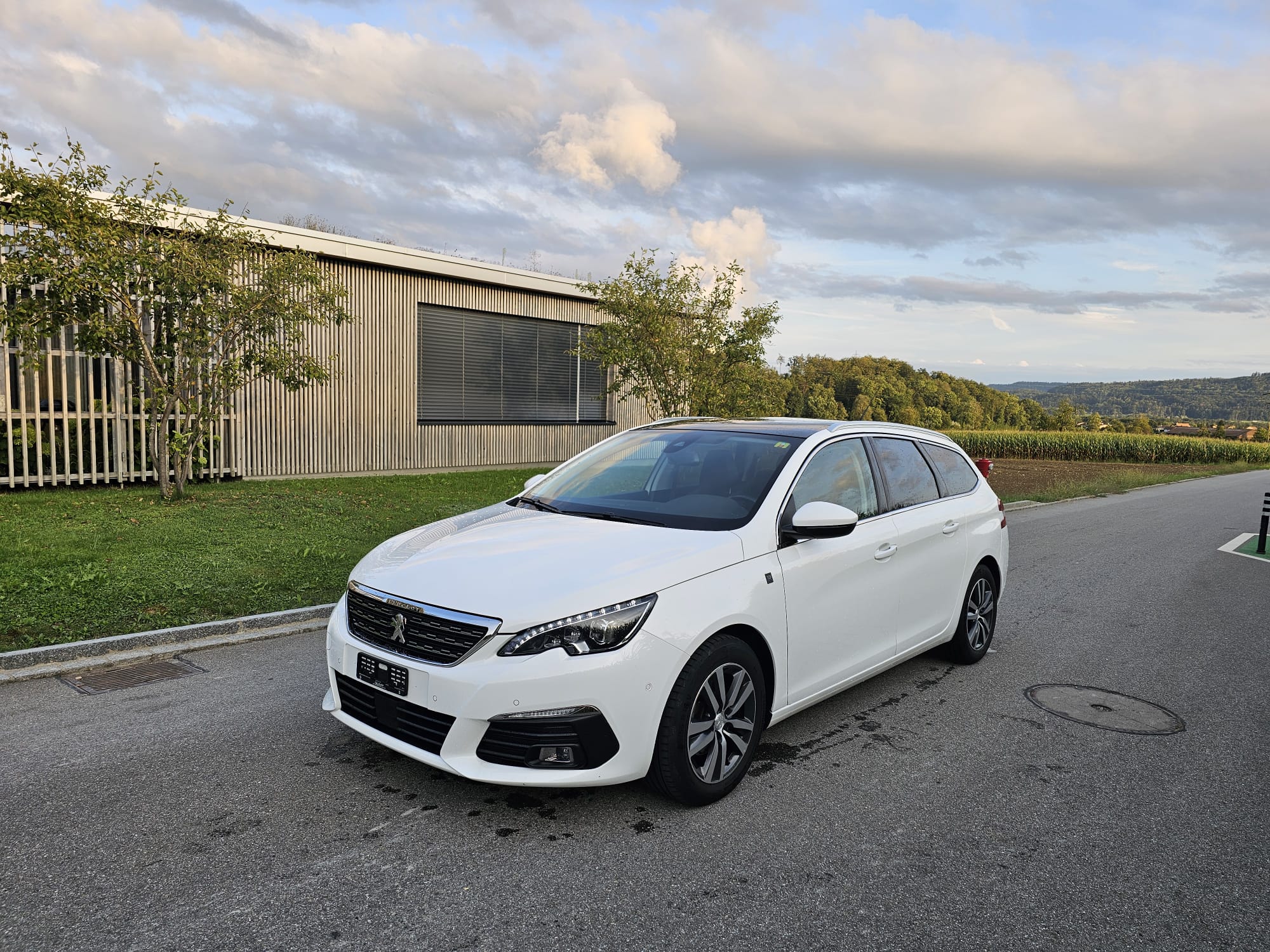 PEUGEOT 308 SW 1.5 BlueHDI Tech Edition EAT8