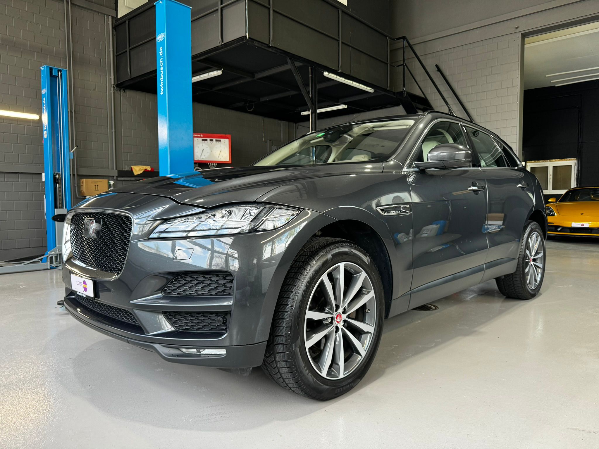 JAGUAR F-Pace 25d Prestige AWD Automatik