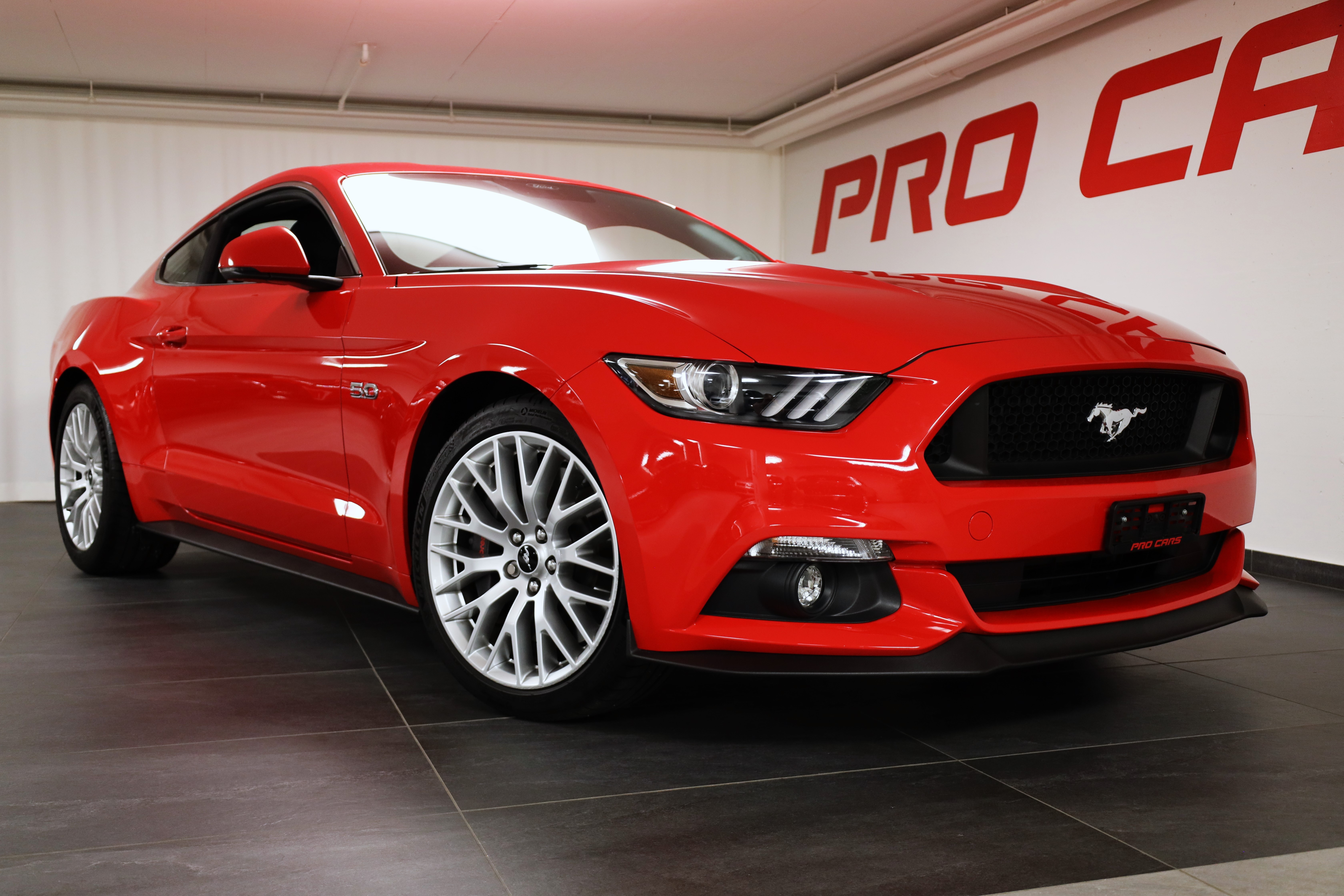 FORD Mustang Fastback 5.0 V8 GT First Edition