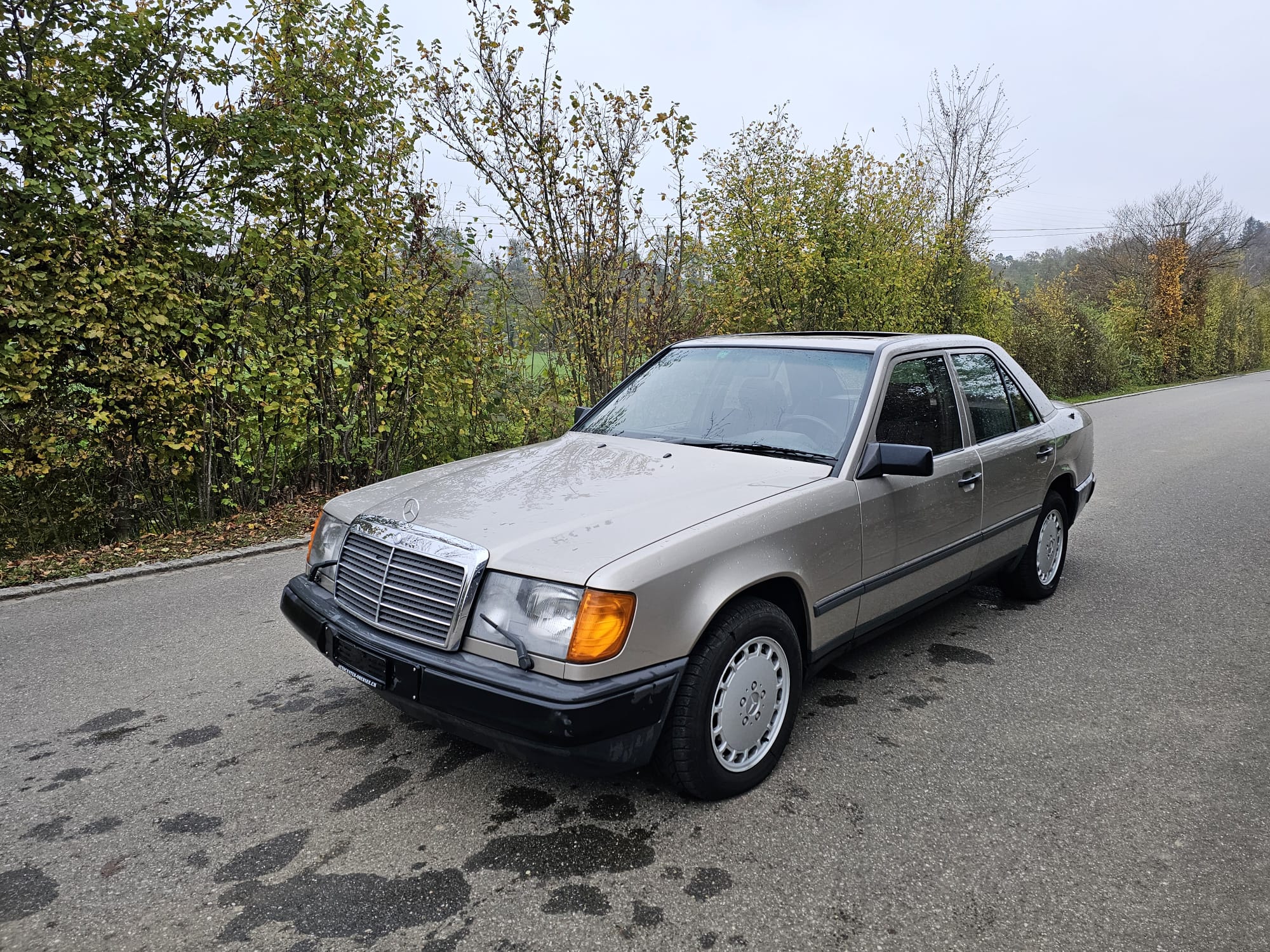 MERCEDES-BENZ 230 E