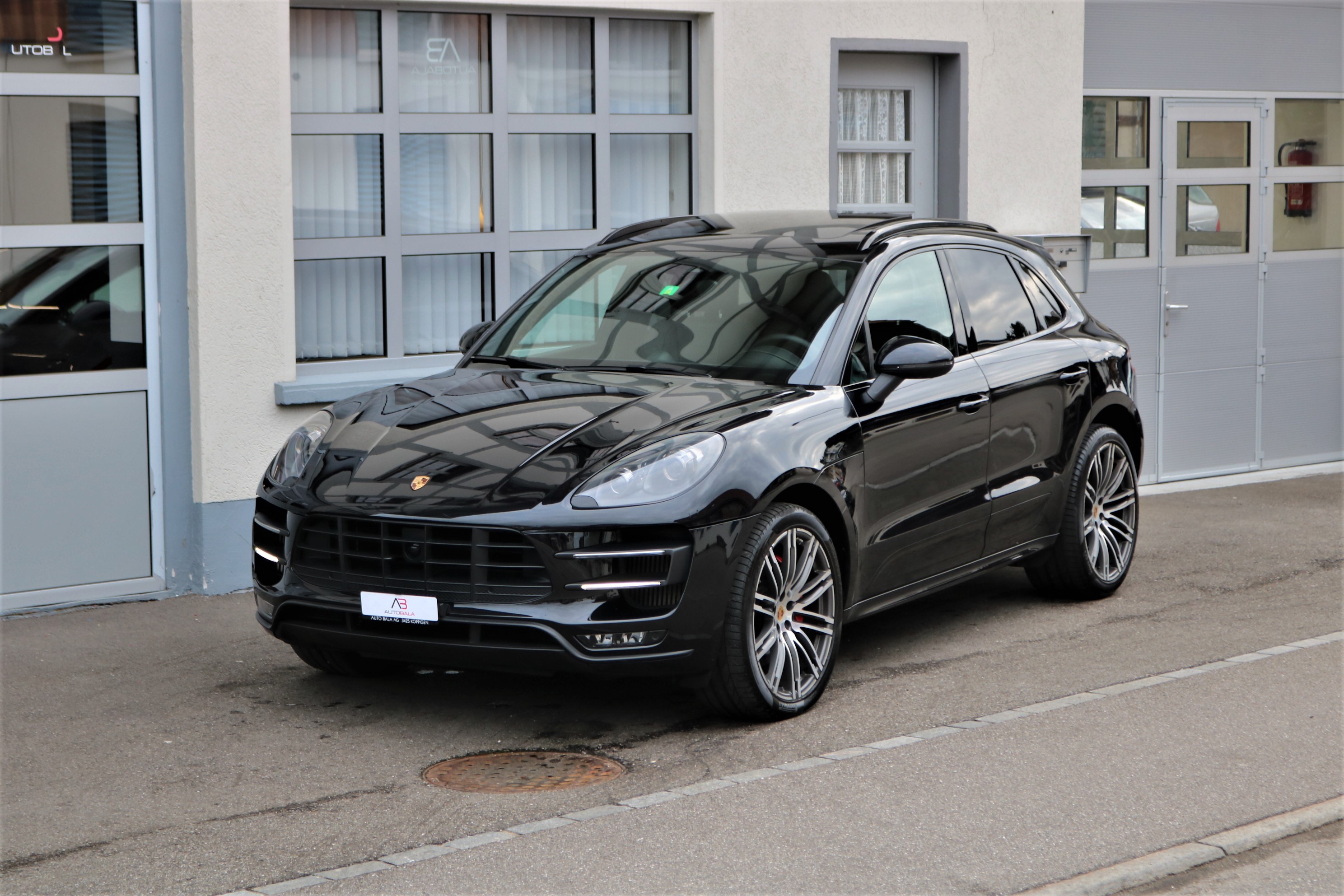 PORSCHE Macan Turbo PDK