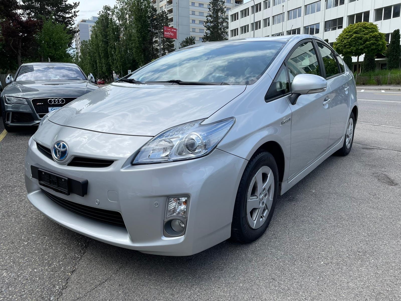 TOYOTA Prius 1.8 16V HSD Sol