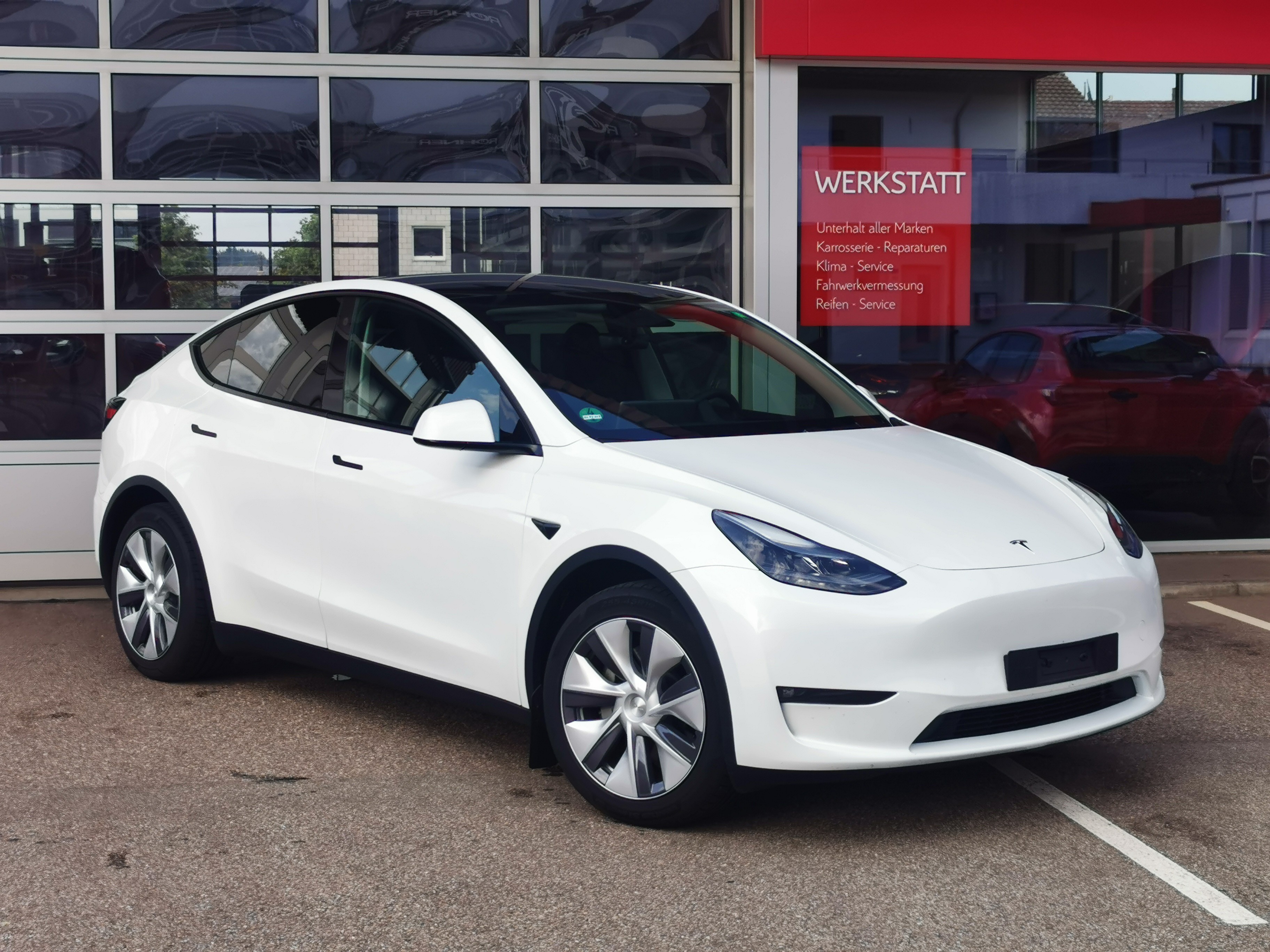 TESLA Model Y Long Range