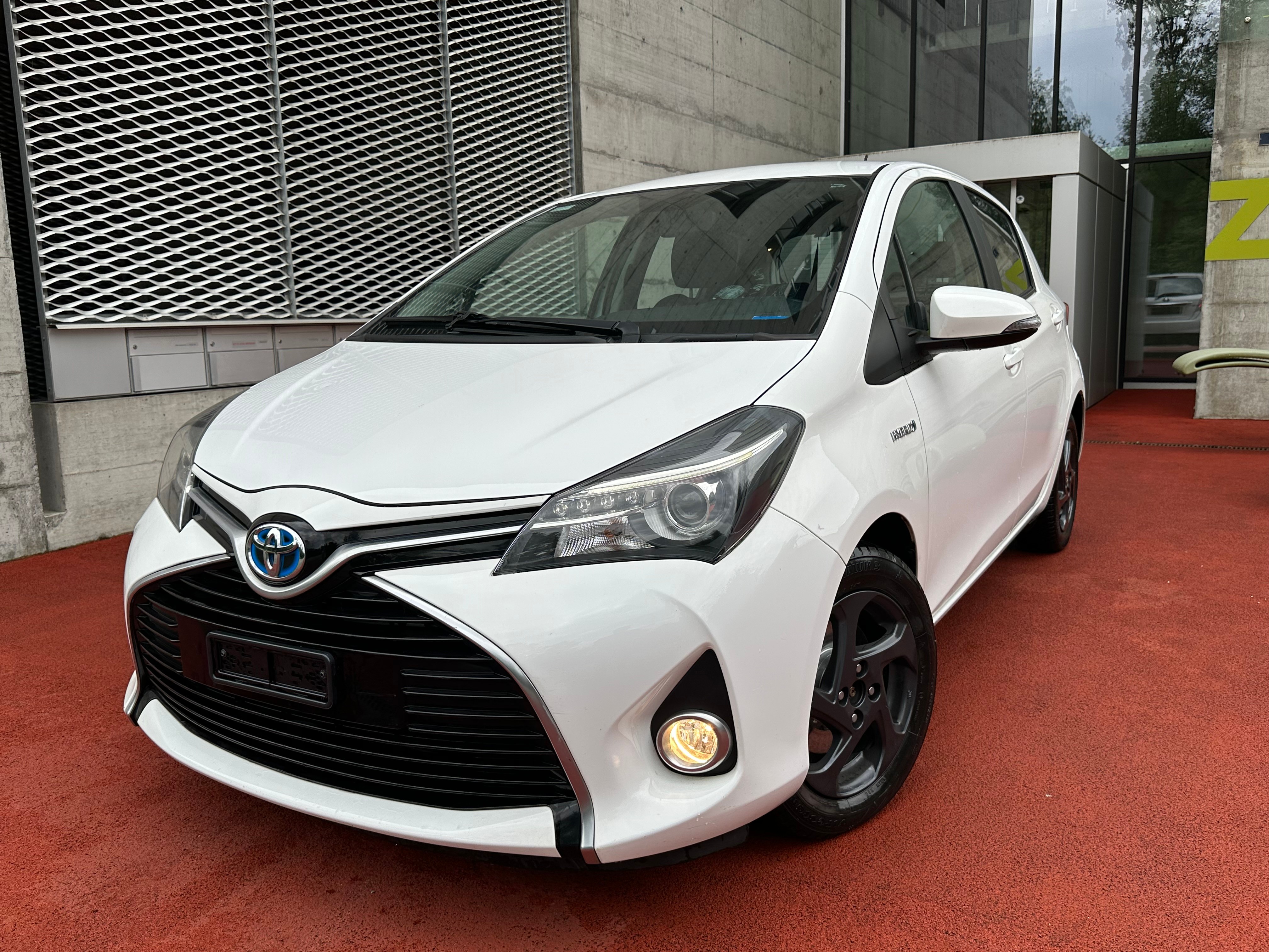 TOYOTA Yaris 1.5 VVT-i Hybrid Sol Premium e-CVT