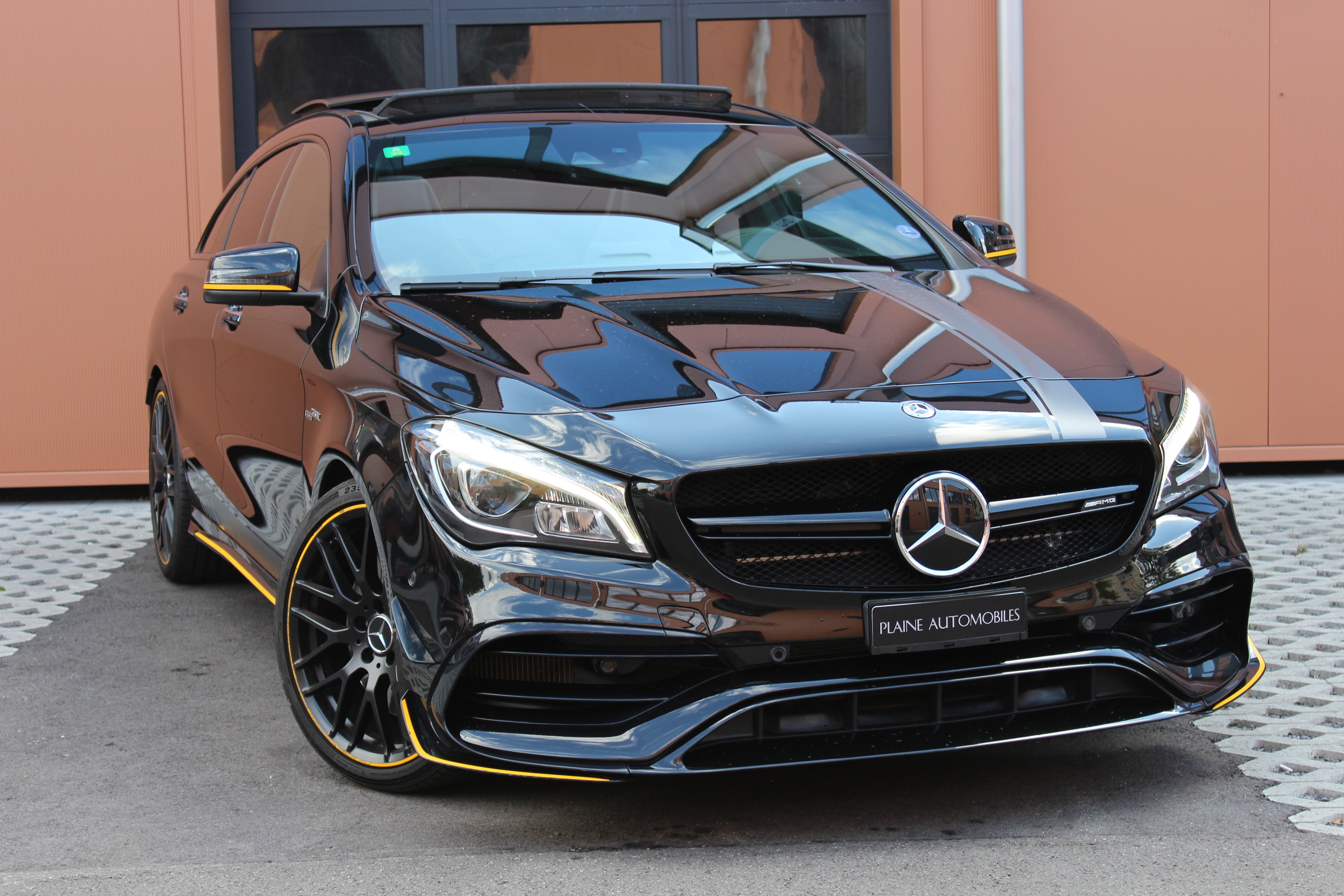 MERCEDES-BENZ CLA Shooting Brake 45 AMG Yellow Night Edition 4Matic Speed.