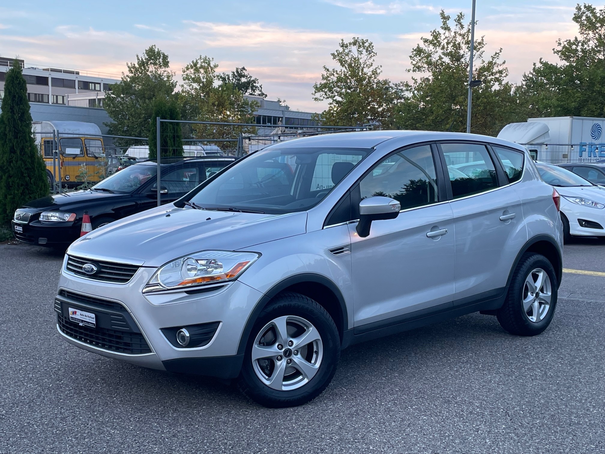 FORD Kuga 2.0 TDCi Carving 2WD / Frisch ab MFK / 1 Jahr Garantie