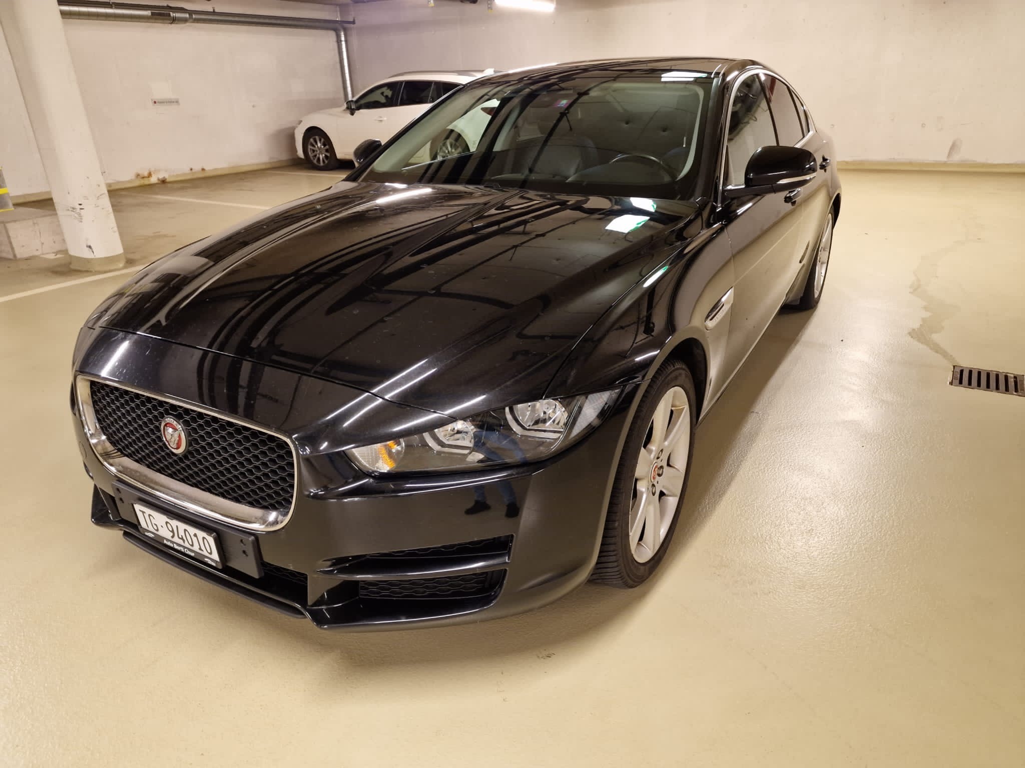 JAGUAR XE 20d Pure AWD Automat