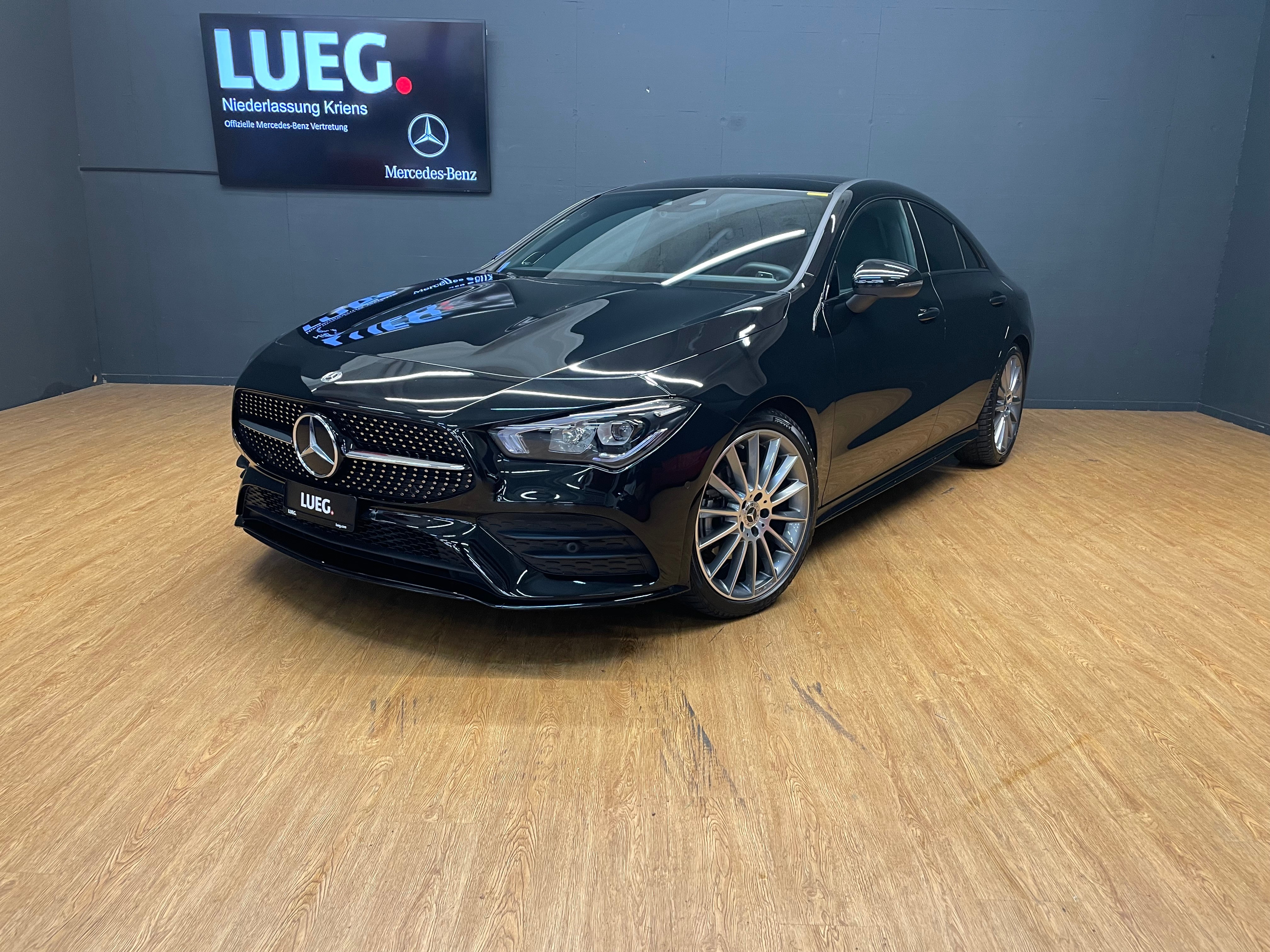 MERCEDES-BENZ CLA 200 - AMG / Rückfahrkamera / Spiegel-Paket / AHK / Volldigitales Display