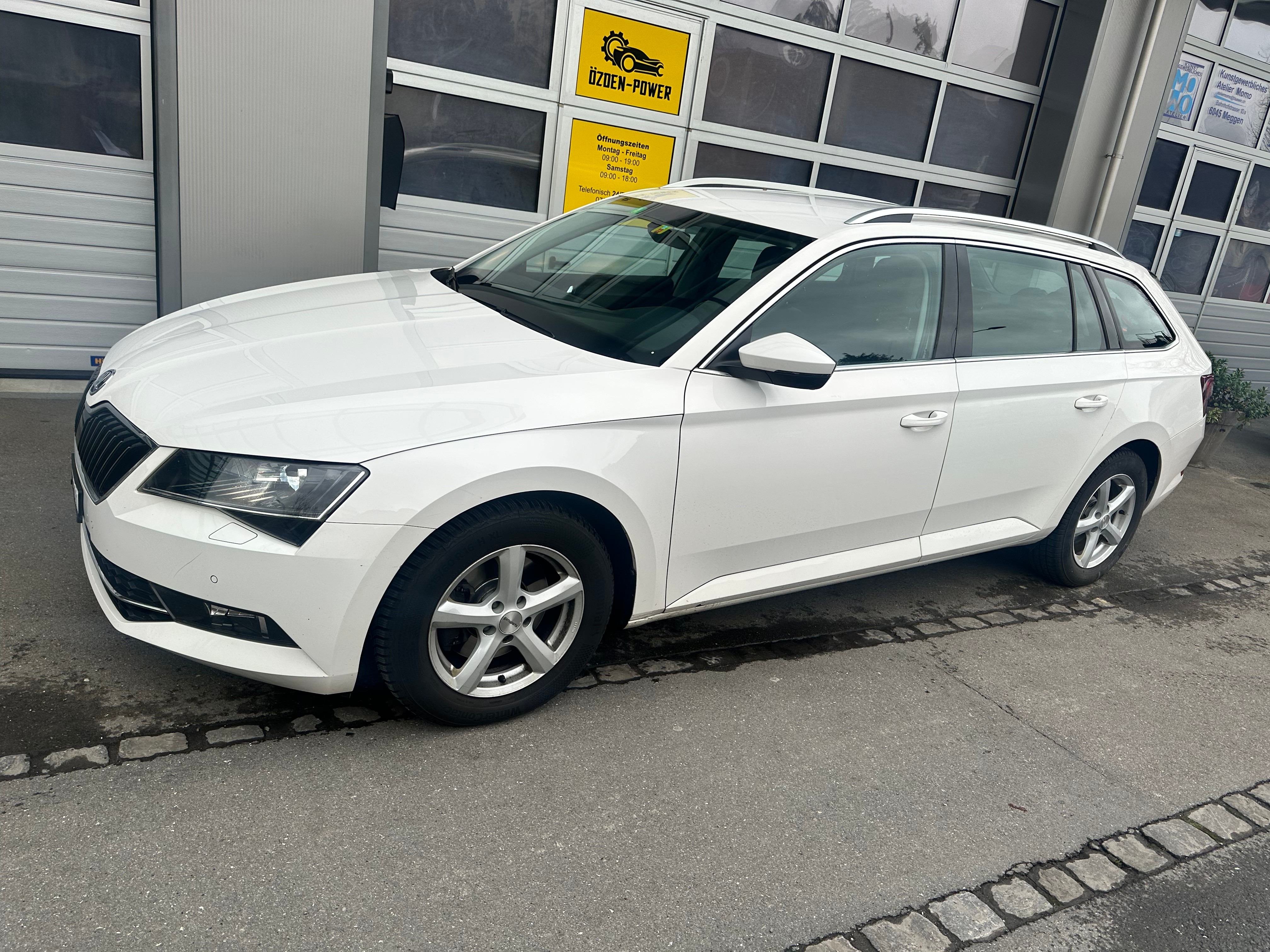 SKODA Superb Combi 2.0 TDi Active DSG