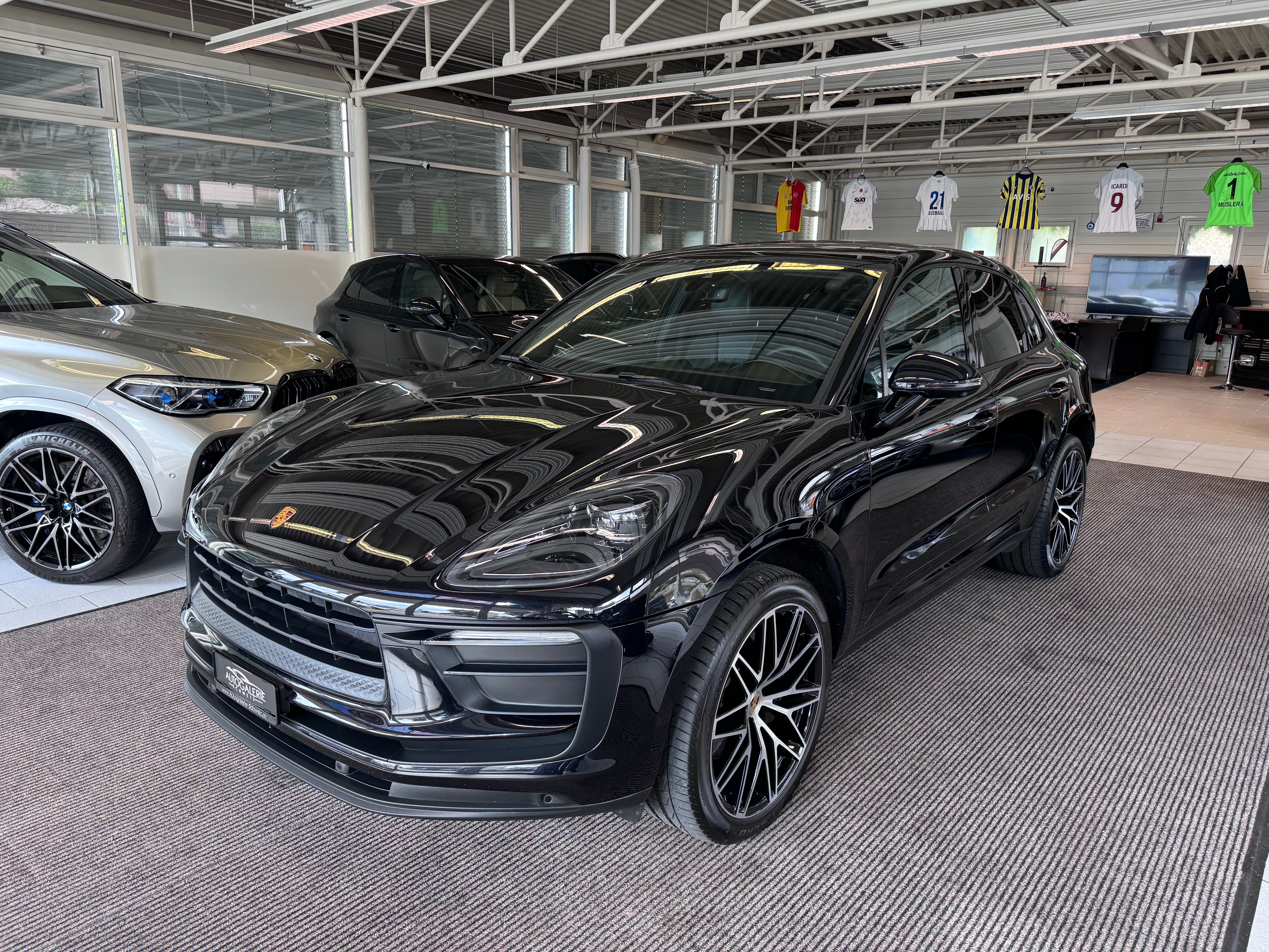 PORSCHE Macan PDK | CH Fahrzeug | Swiss Package | Porsche Garantie 01/2027 | Panorama | 21