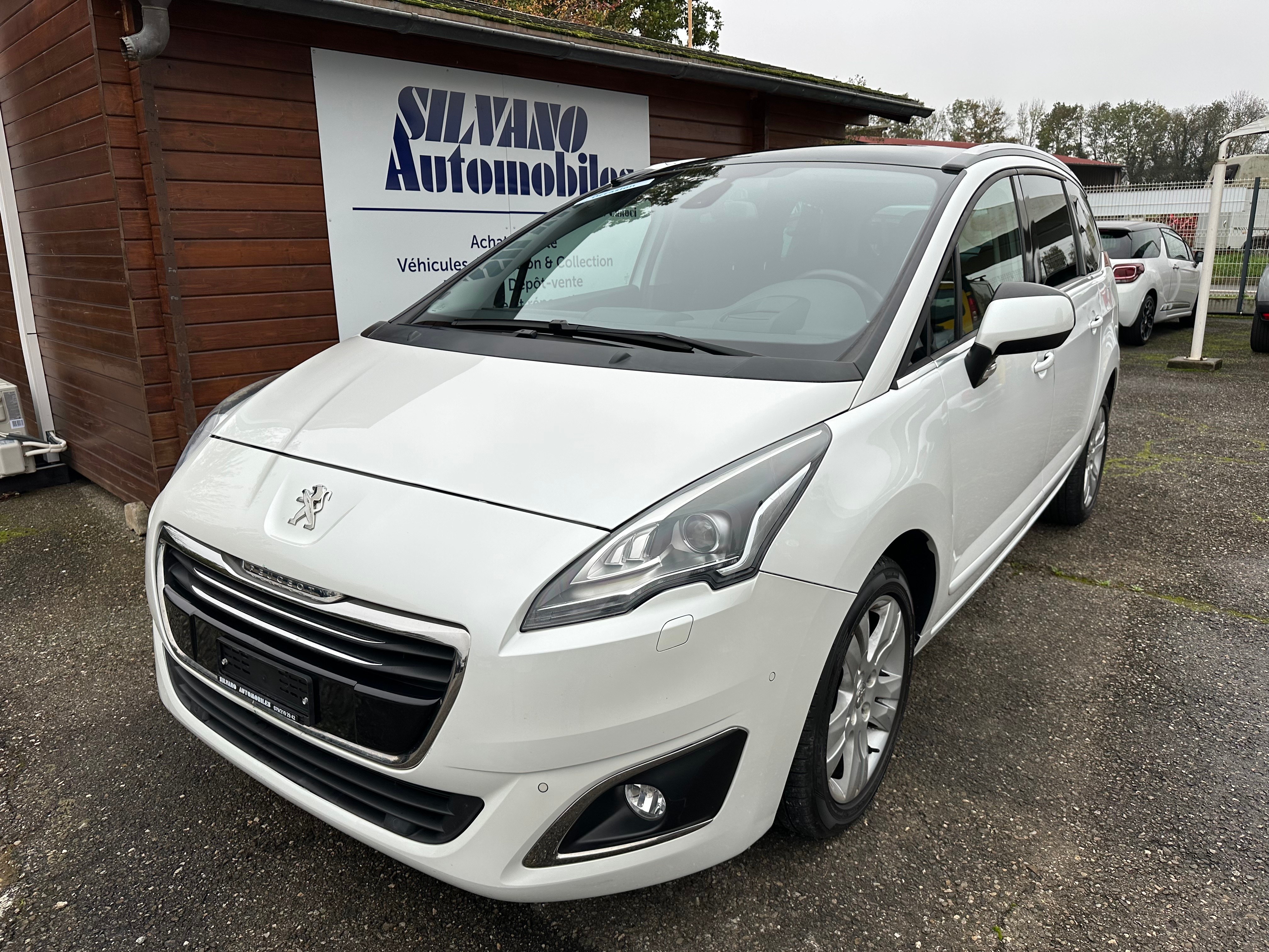 PEUGEOT 5008 1.6 THP Sensation Tiptronic