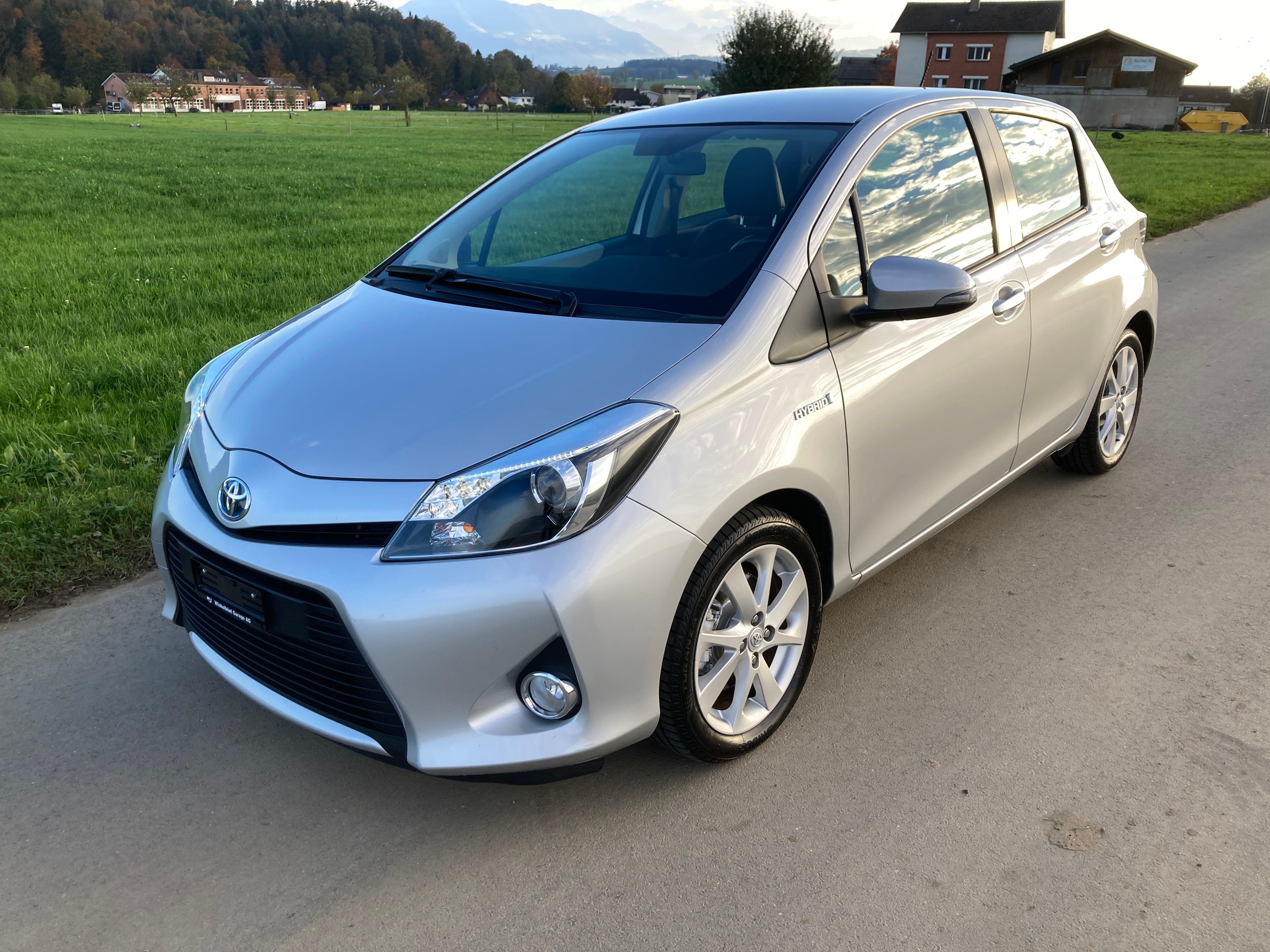 TOYOTA Yaris 1.5 VVT-i Hybrid Sol CVT