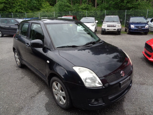 SUZUKI Swift 1.3i 16V GL Top Piz Sulai LE 4x4