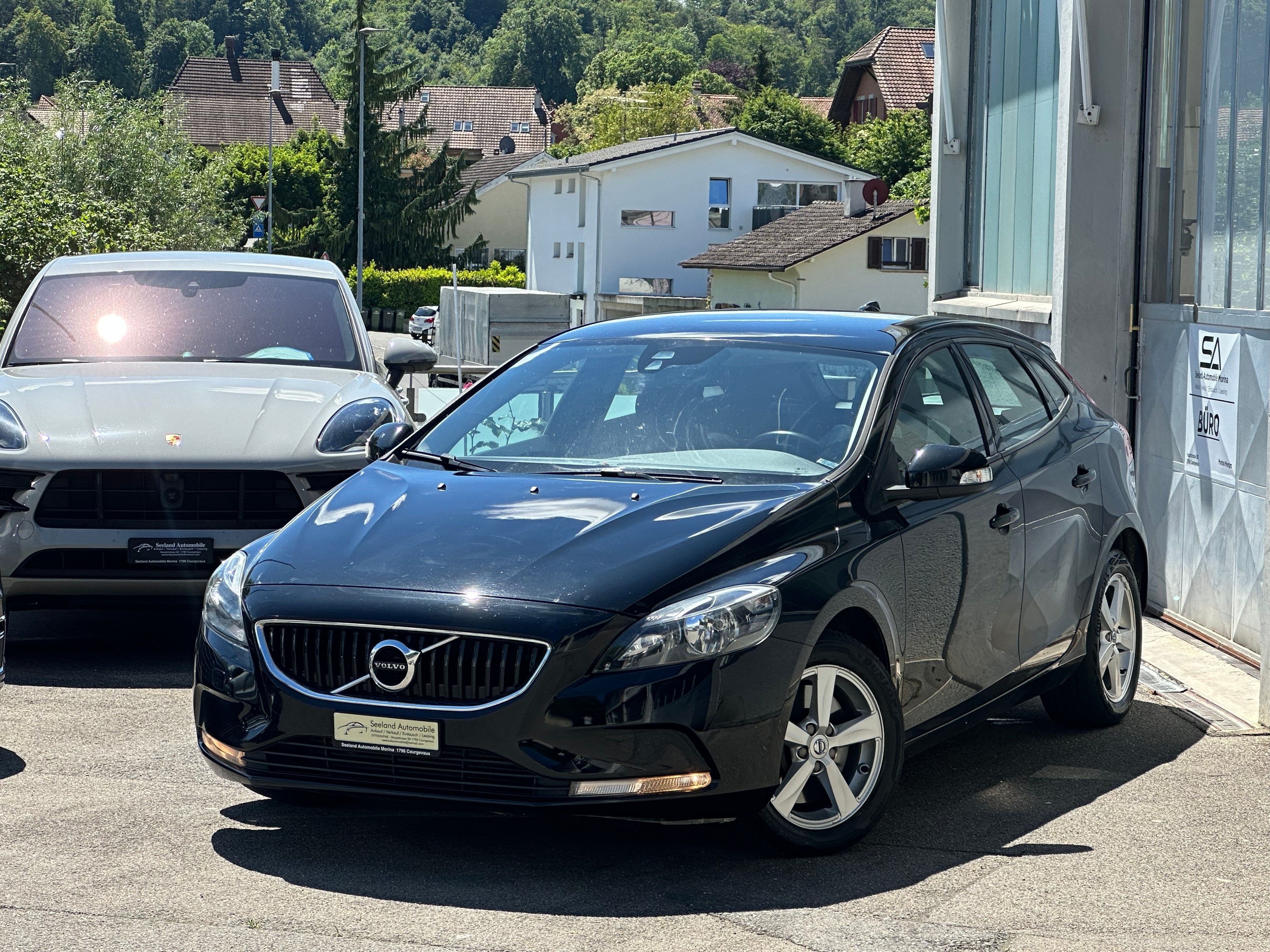 VOLVO V40 D3 Momentum